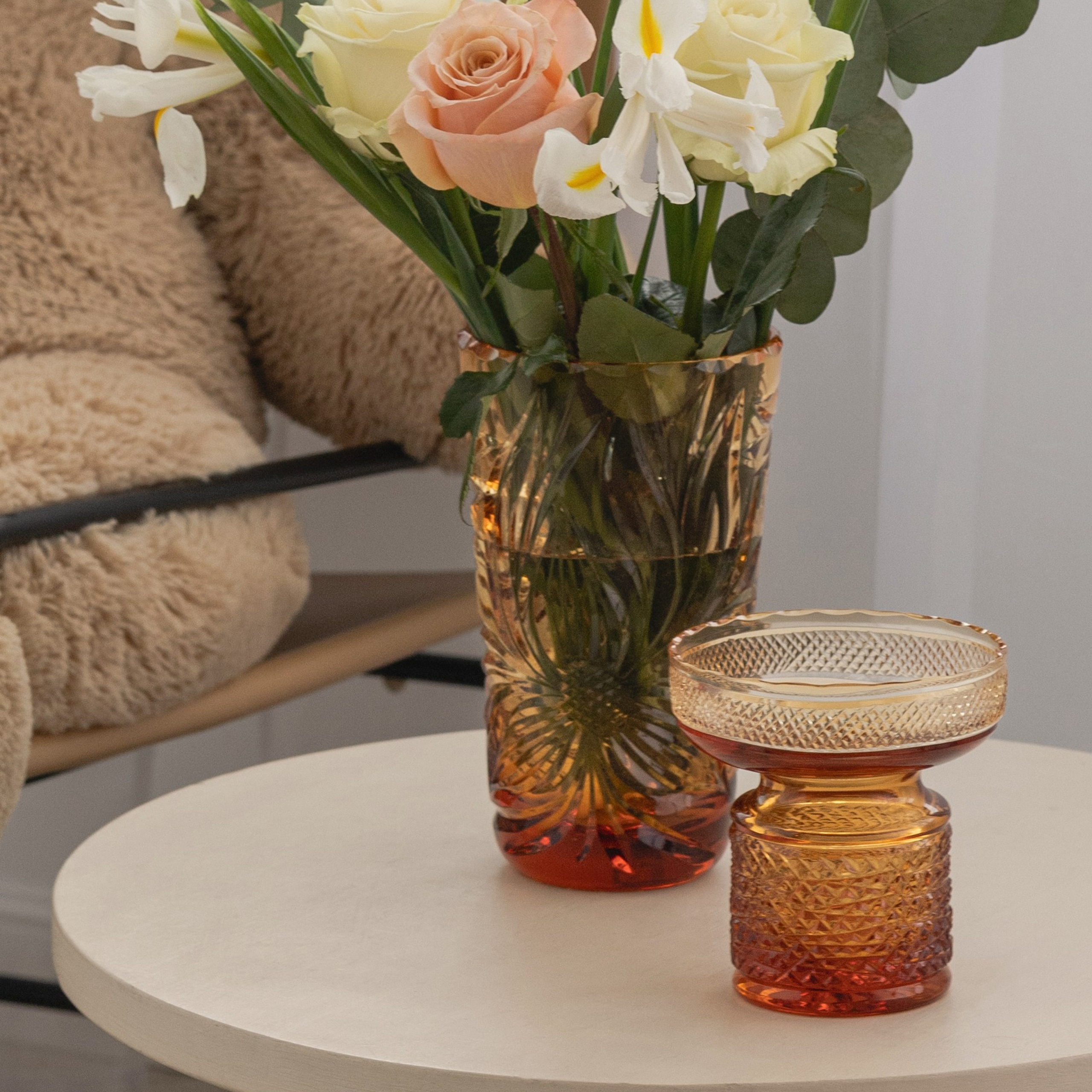 Обложка для видео «Мастер-класс по составлению весеннего букета для дома». Фуд-фотограф и SMM в Москве