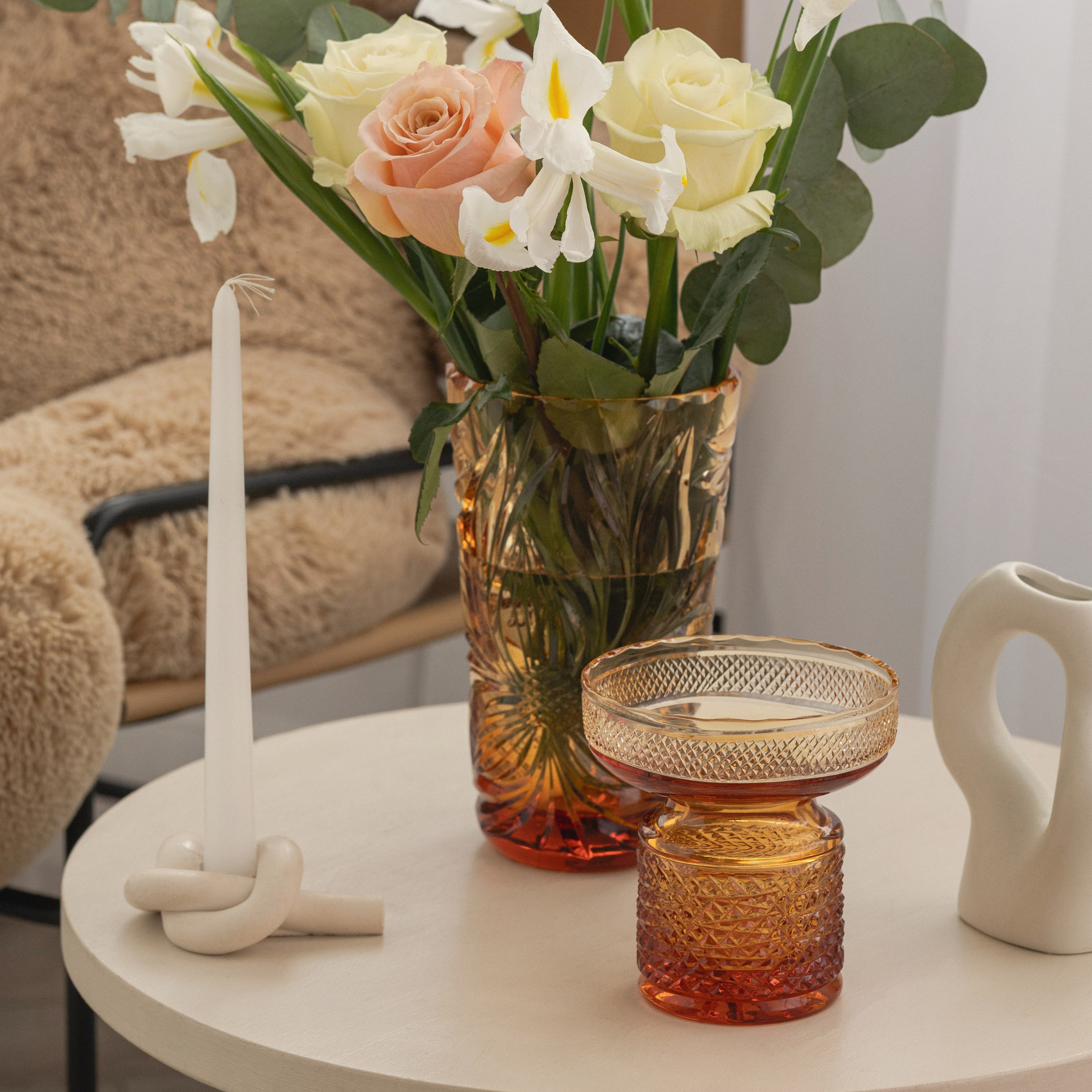 Обложка для видео «Мастер-класс по составлению весеннего букета для дома»