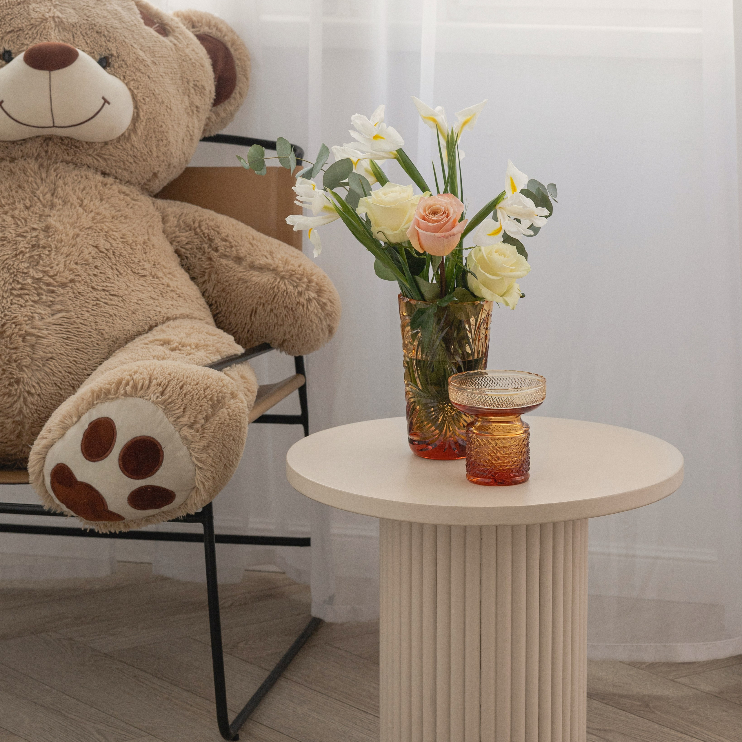 Обложка для видео «Мастер-класс по составлению весеннего букета для дома». Фуд-фотограф и SMM в Москве