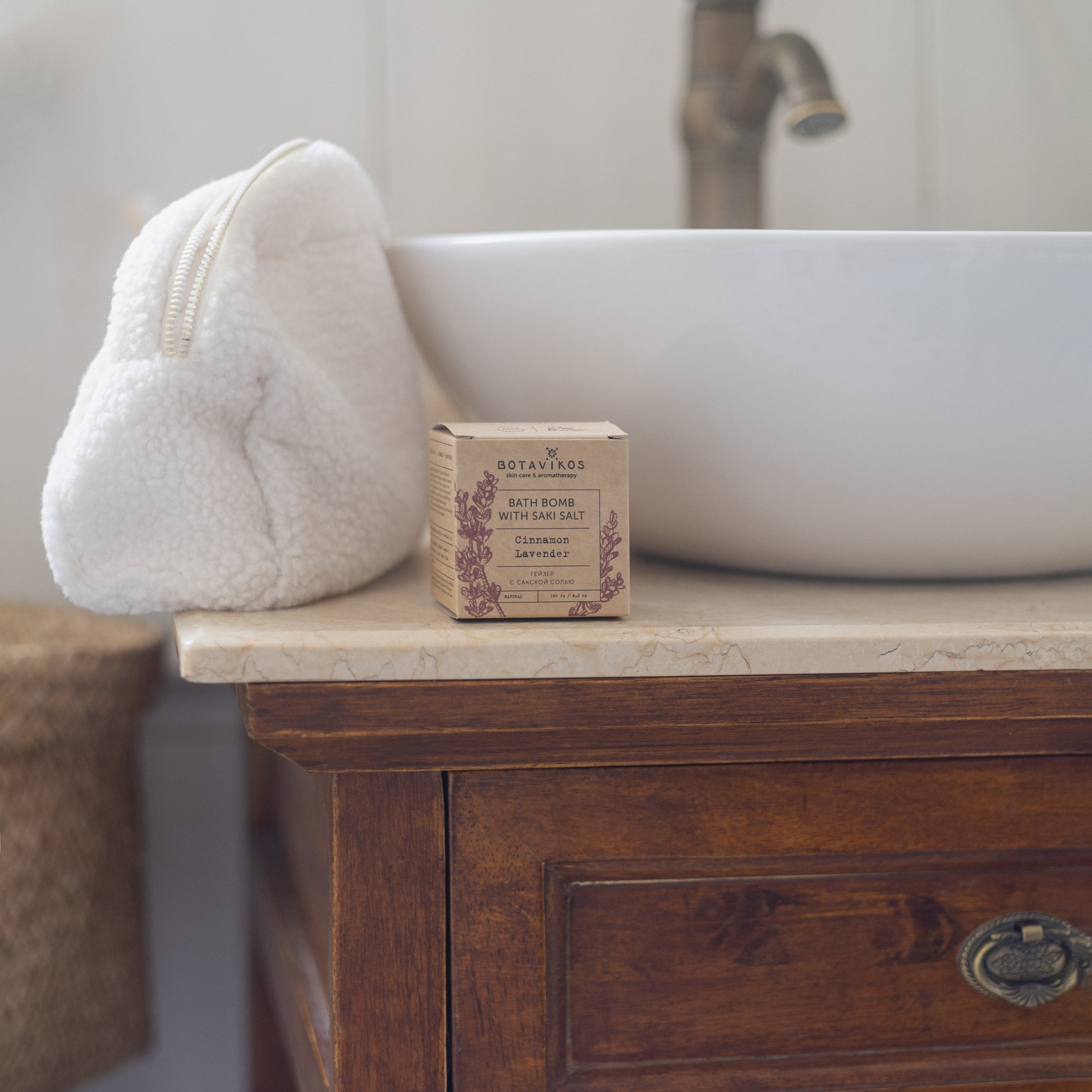 Контент для соц. сетей «Косметика Vintage room». Фуд-фотограф и SMM в Москве