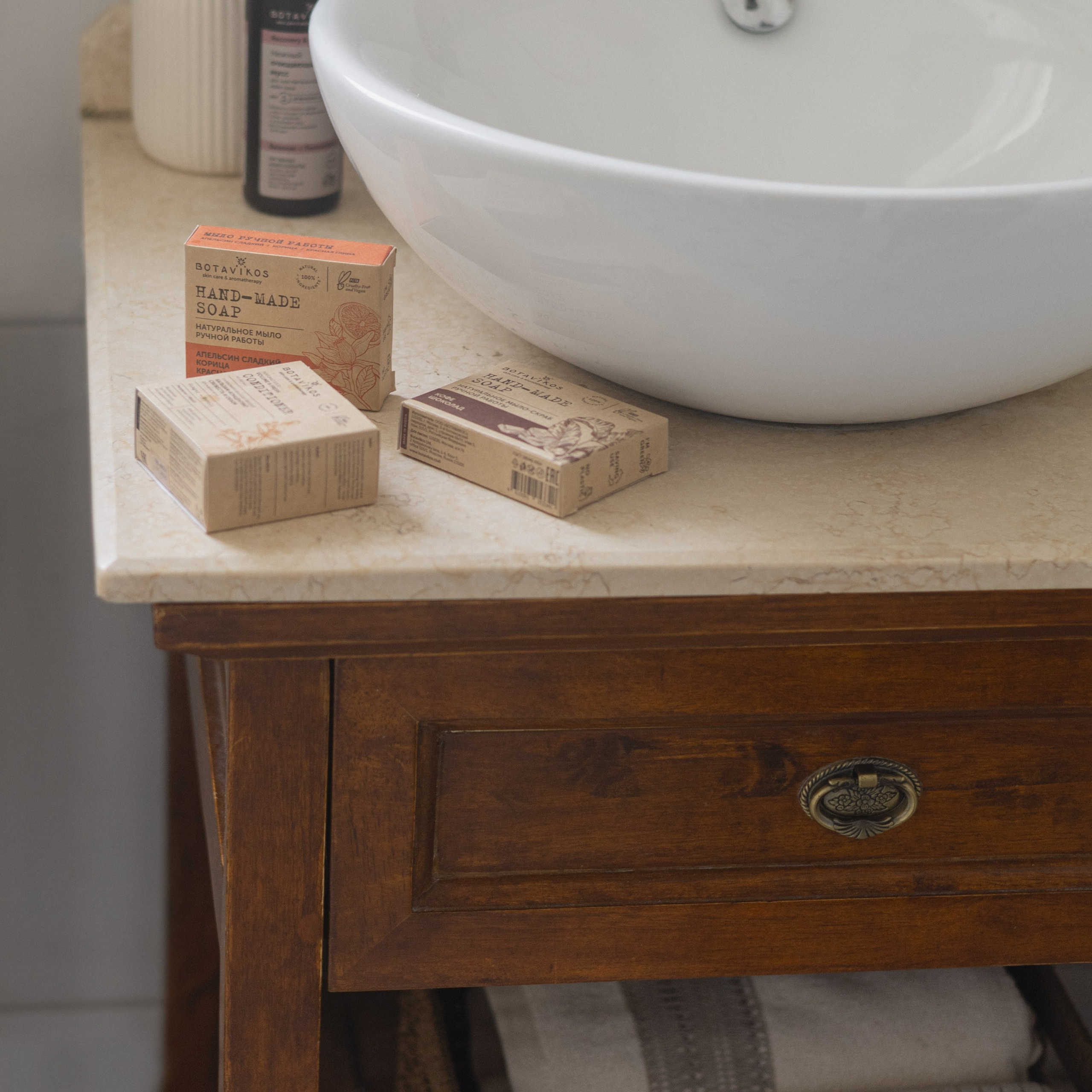 Контент для соц. сетей «Косметика Vintage room»