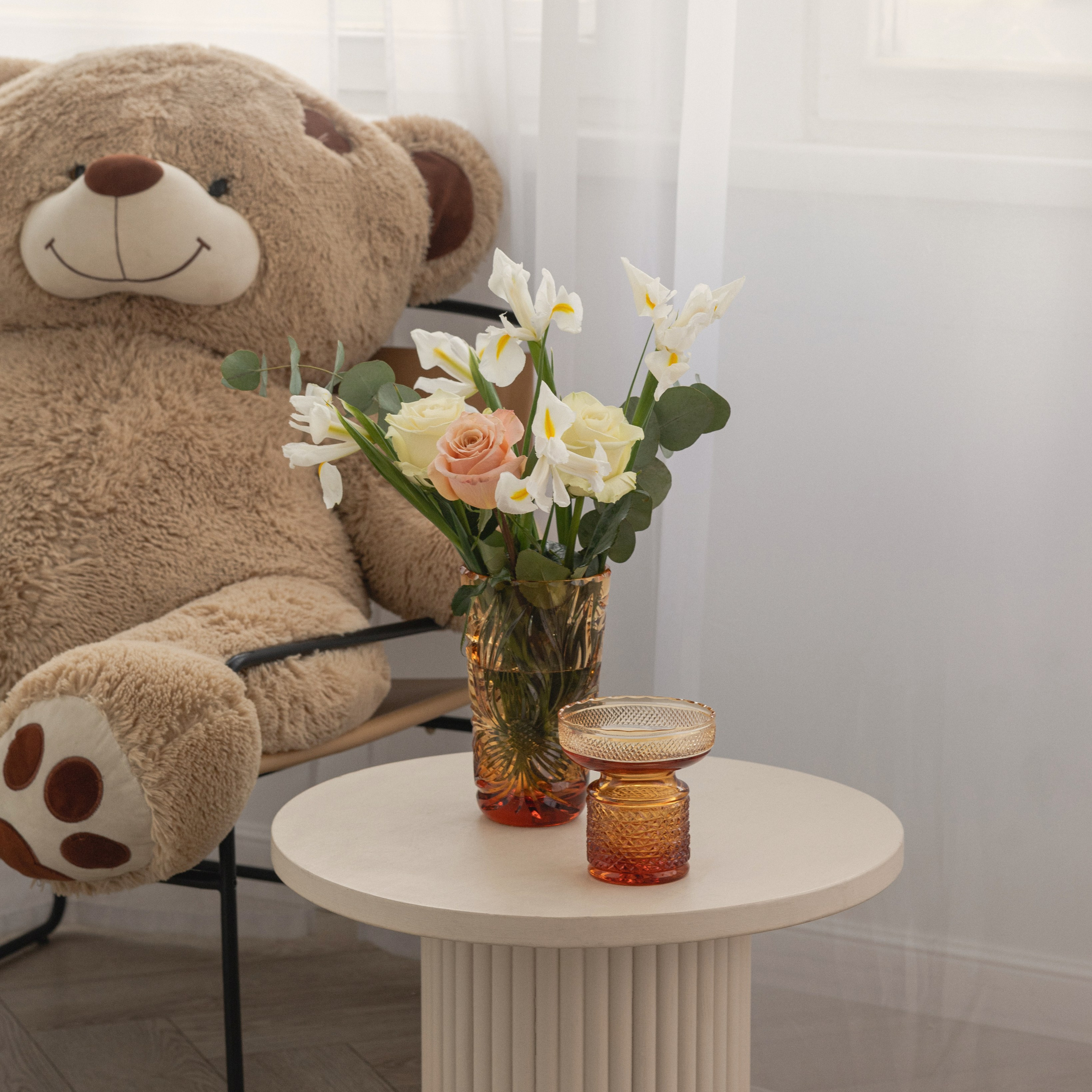 Обложка для видео «Мастер-класс по составлению весеннего букета для дома». Фуд-фотограф и SMM в Москве