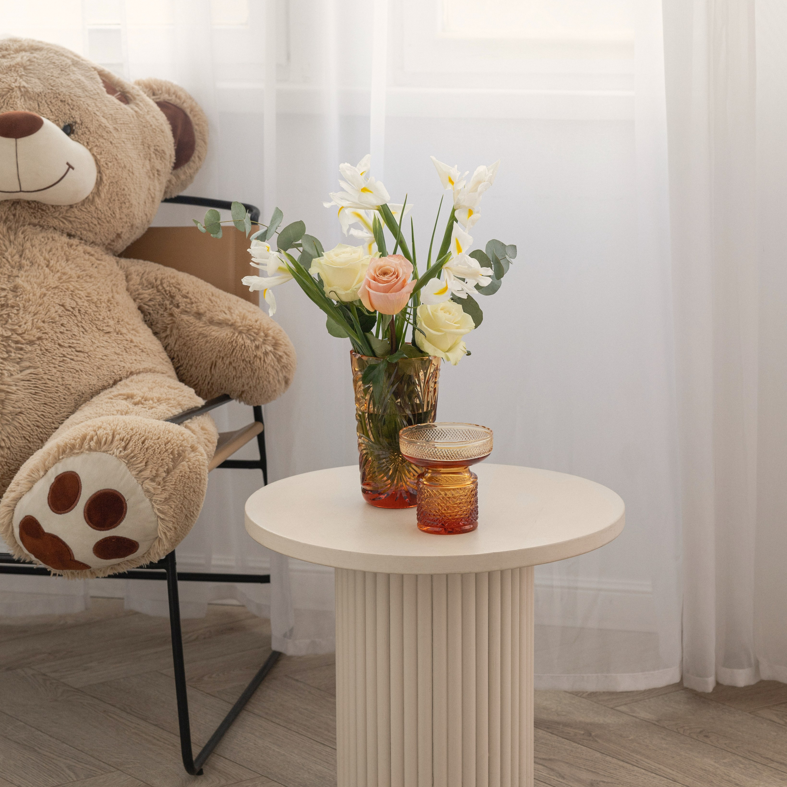 Обложка для видео «Мастер-класс по составлению весеннего букета для дома». Фуд-фотограф и SMM в Москве