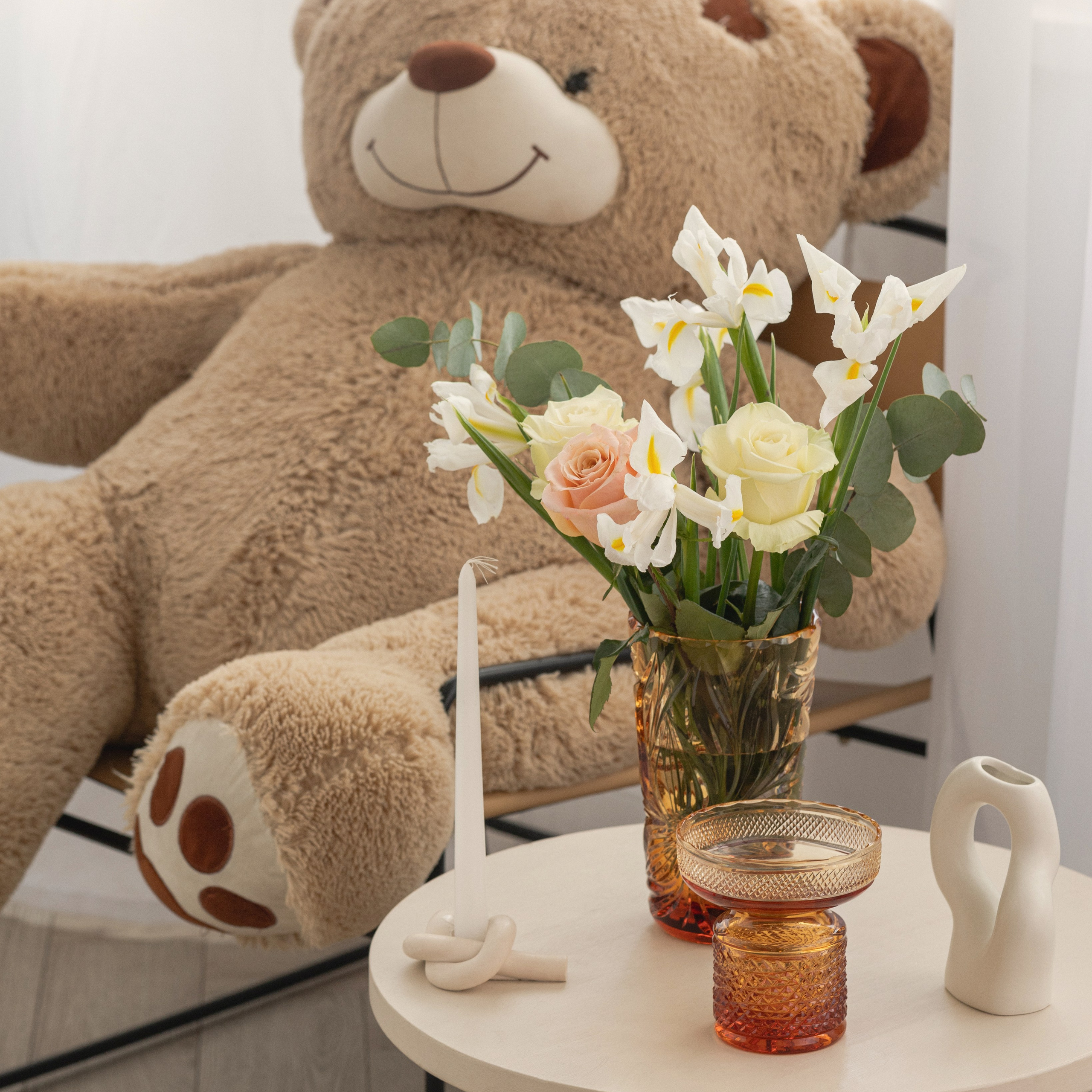 Обложка для видео «Мастер-класс по составлению весеннего букета для дома». Фуд-фотограф и SMM в Москве