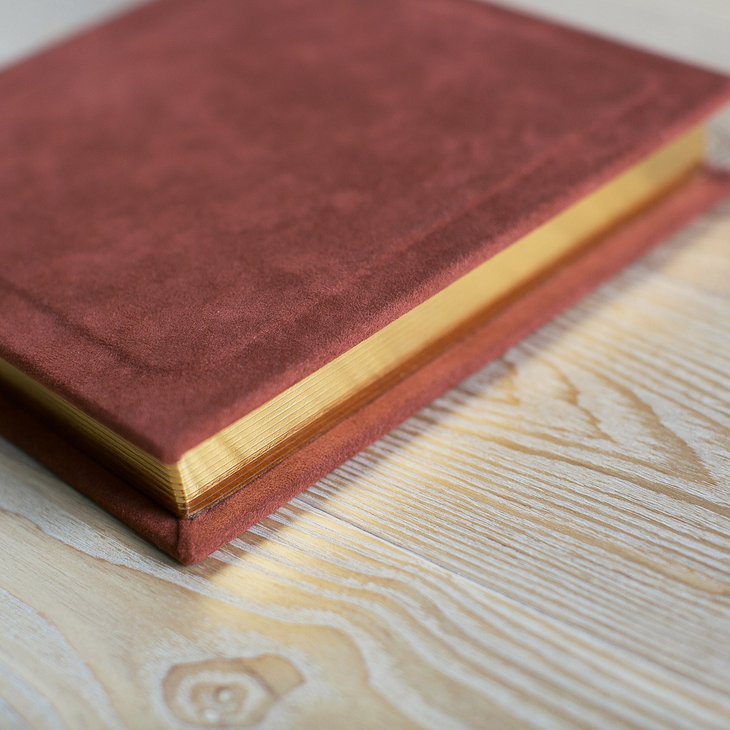 Дорогие, качественные фотокниги из кожи и алькантаре на заказ. Семейный и свадебный фотограф в Санкт-Петербурге Таша Семёнова