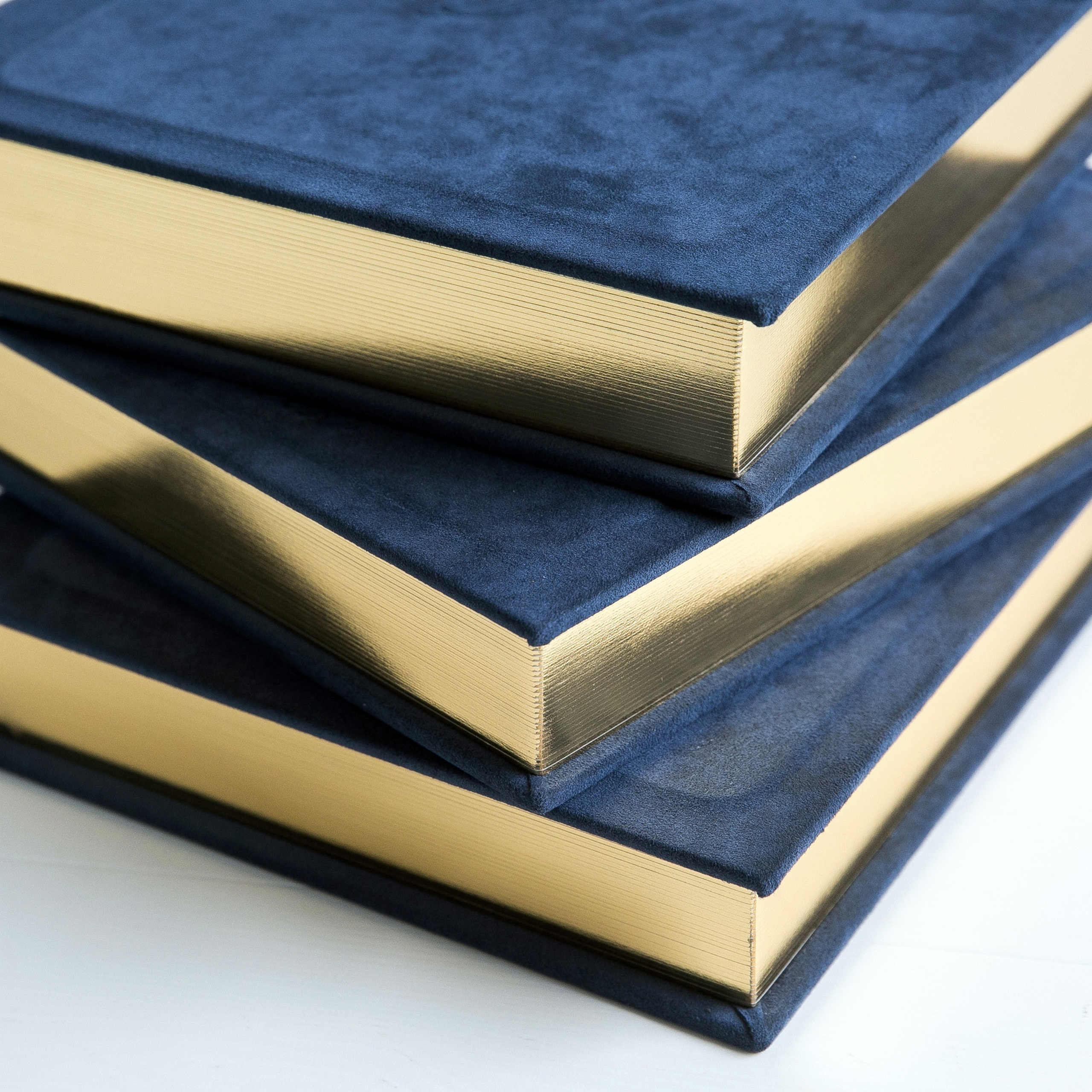 Дорогие, качественные фотокниги из кожи и алькантаре на заказ. Семейный и свадебный фотограф в Санкт-Петербурге Таша Семёнова