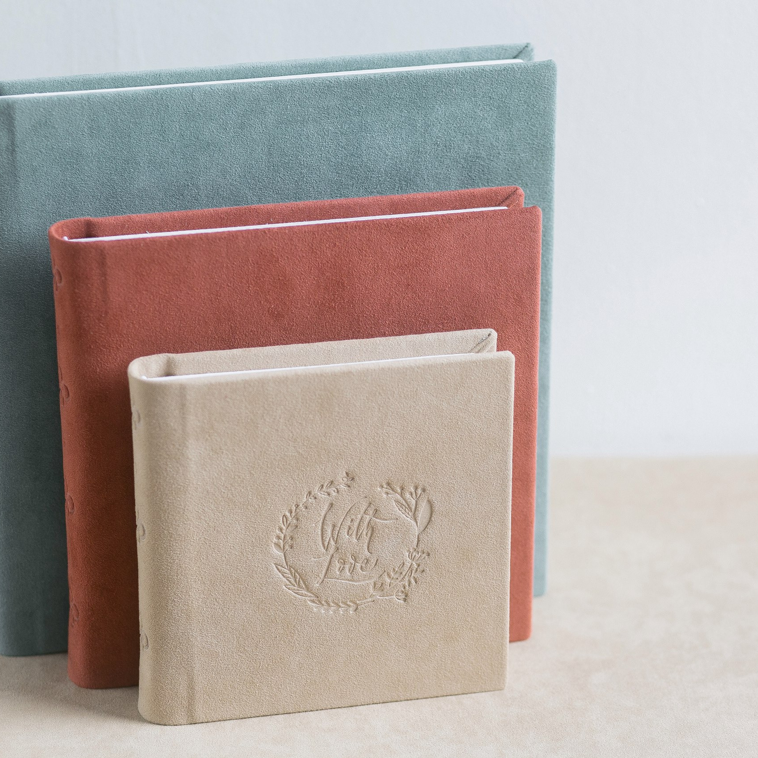 Дорогие, качественные фотокниги из кожи и алькантаре на заказ. Семейный и свадебный фотограф в Санкт-Петербурге Таша Семёнова