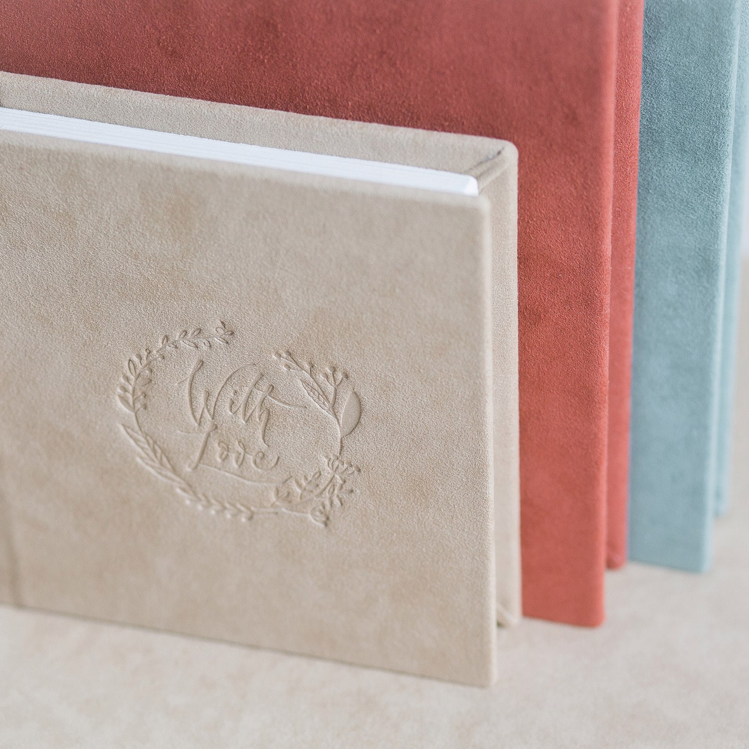 Дорогие, качественные фотокниги из кожи и алькантаре на заказ. Семейный и свадебный фотограф в Санкт-Петербурге Таша Семёнова