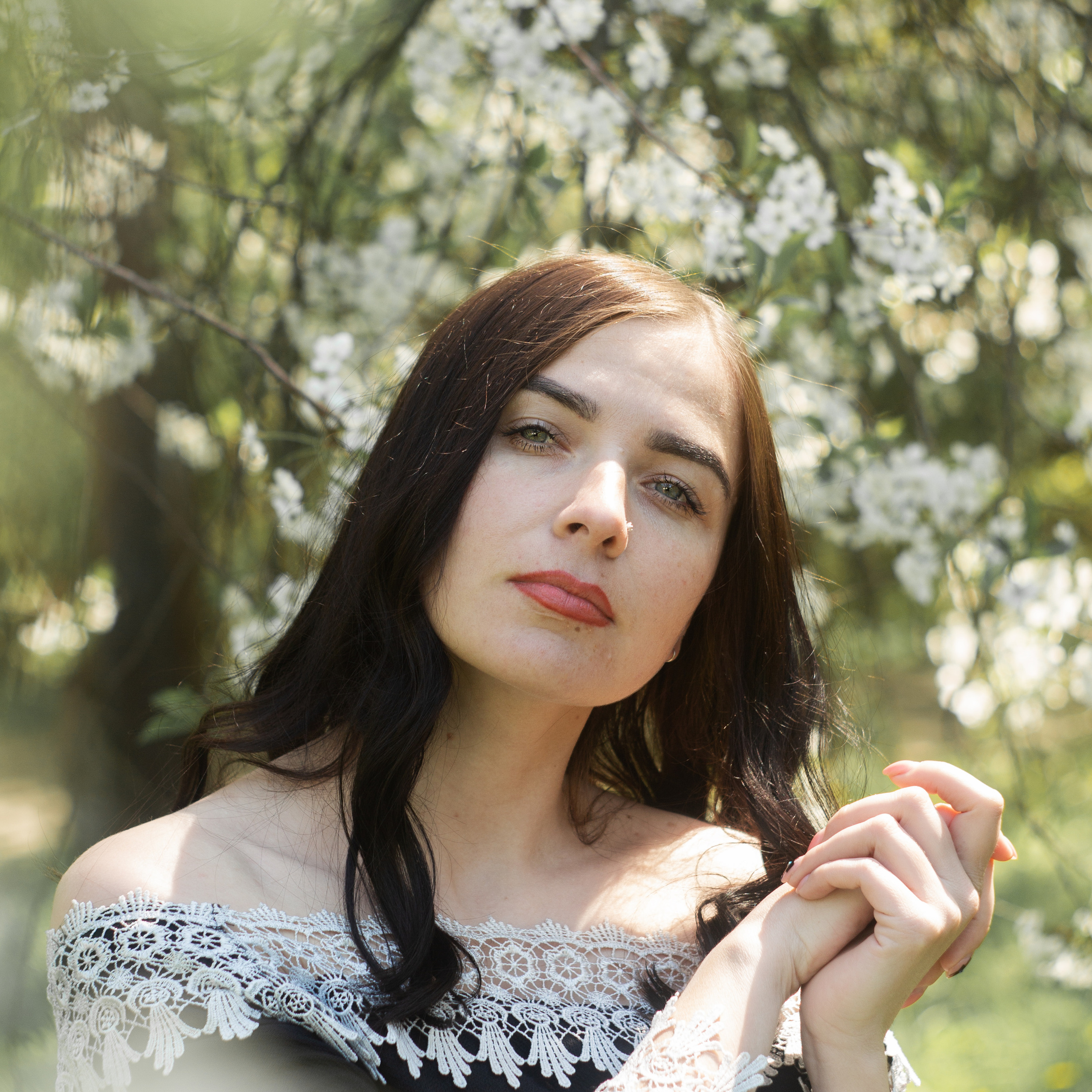 Алена в цвете вишни