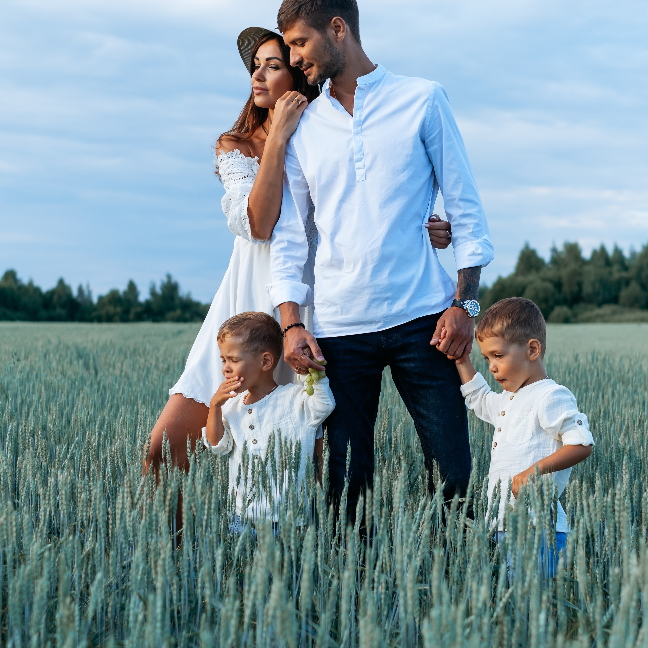 Объятие семьи длится всю жизнь