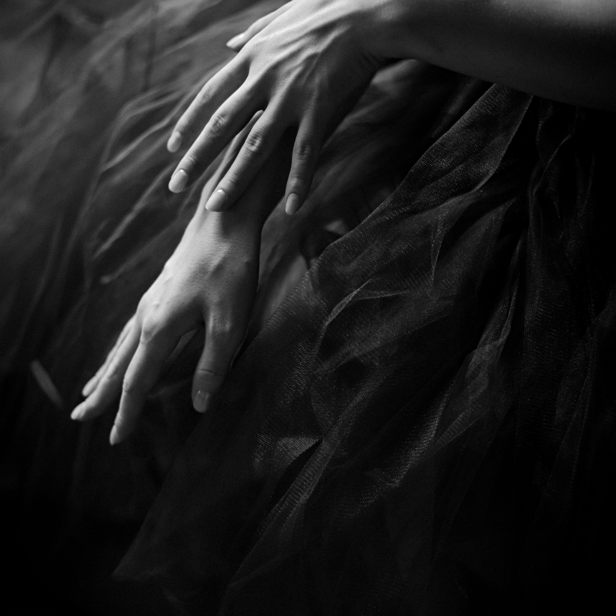 Танец рук Лизы. Эротический фотограф Ирина Подборская (18+)