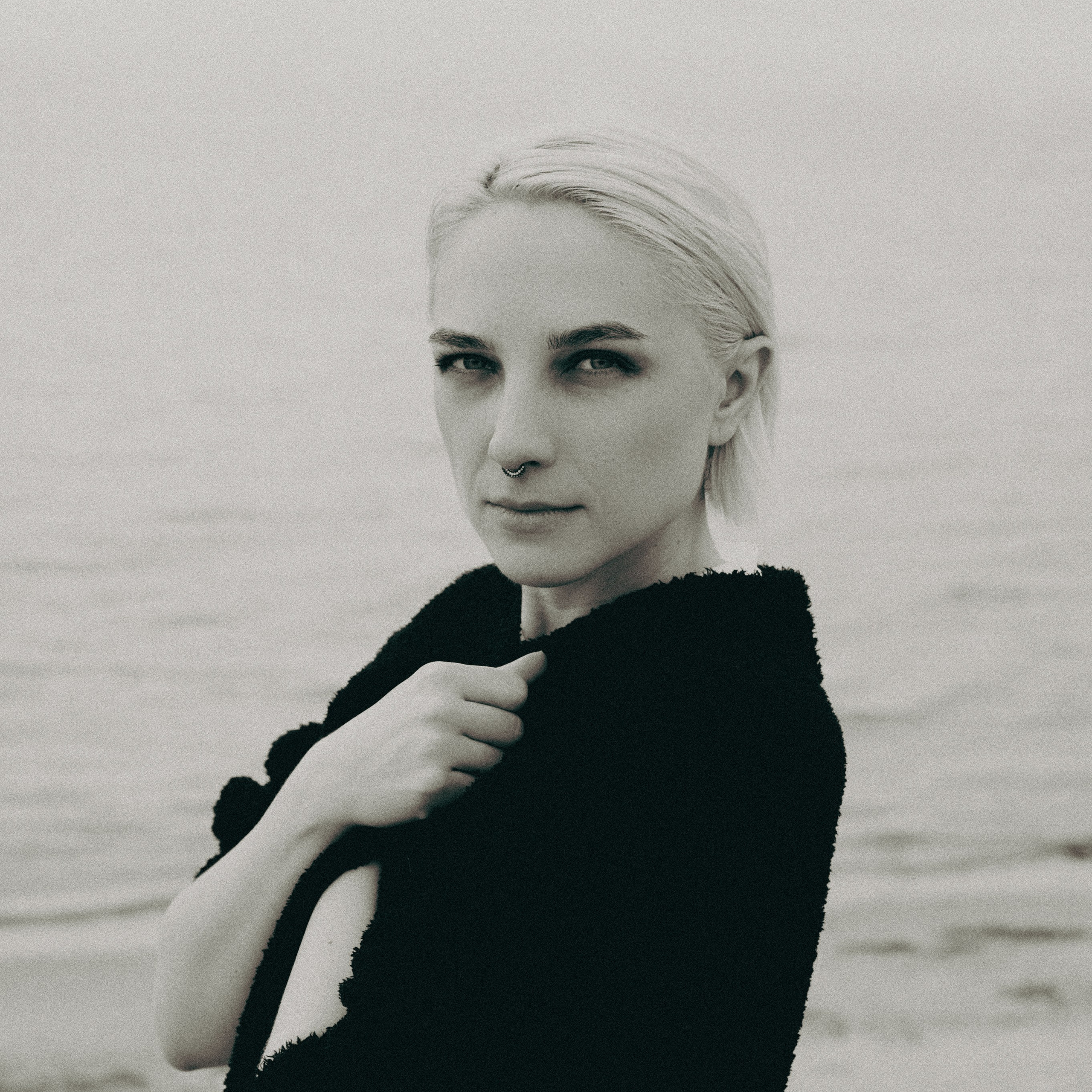 Таня. Фотосессия на пляже осенью. Эротический фотограф Ирина Подборская (18+)