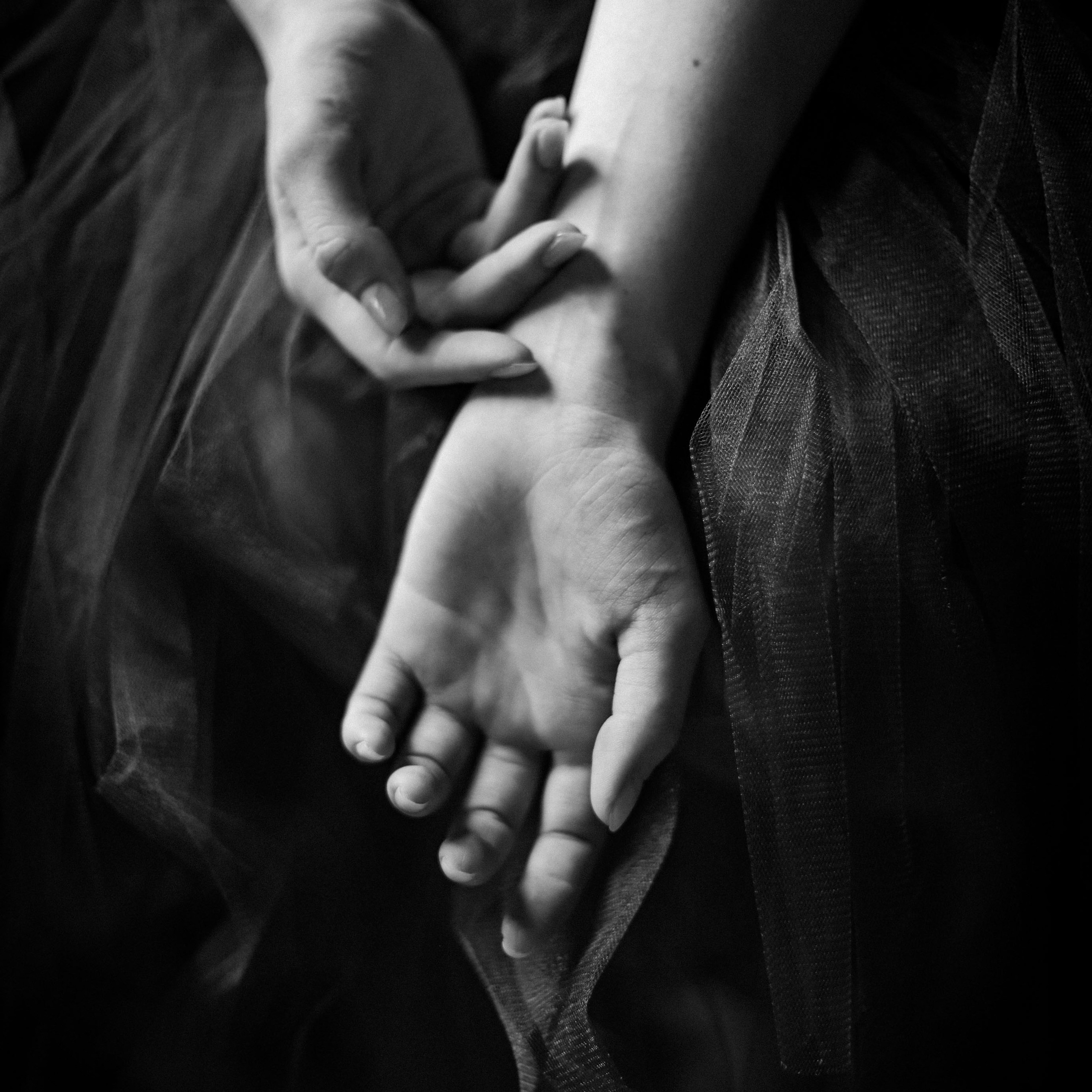 Танец рук Лизы. Эротический фотограф Ирина Подборская (18+)