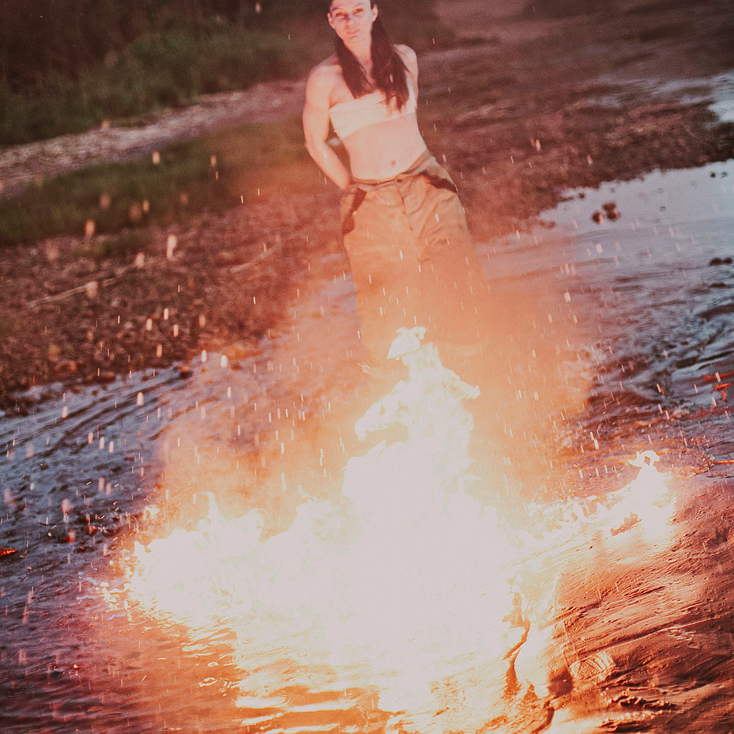 Художественная фотосессия с открытым огнем на пляже, портретный фотограф Ирина Подборская, Санкт-Петербург