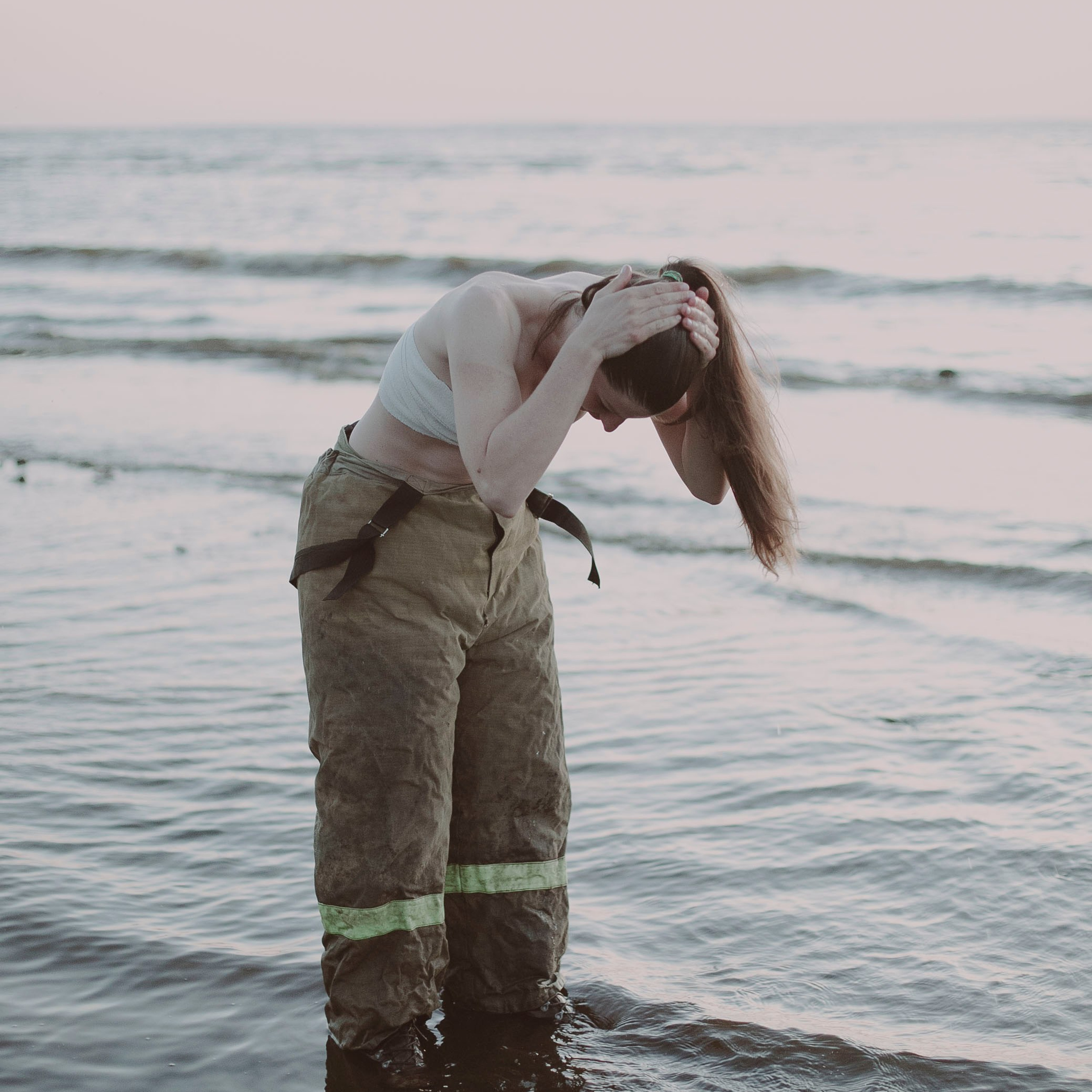 Художественная фотосессия с открытым огнем на пляже, портретный фотограф Ирина Подборская, Санкт-Петербург