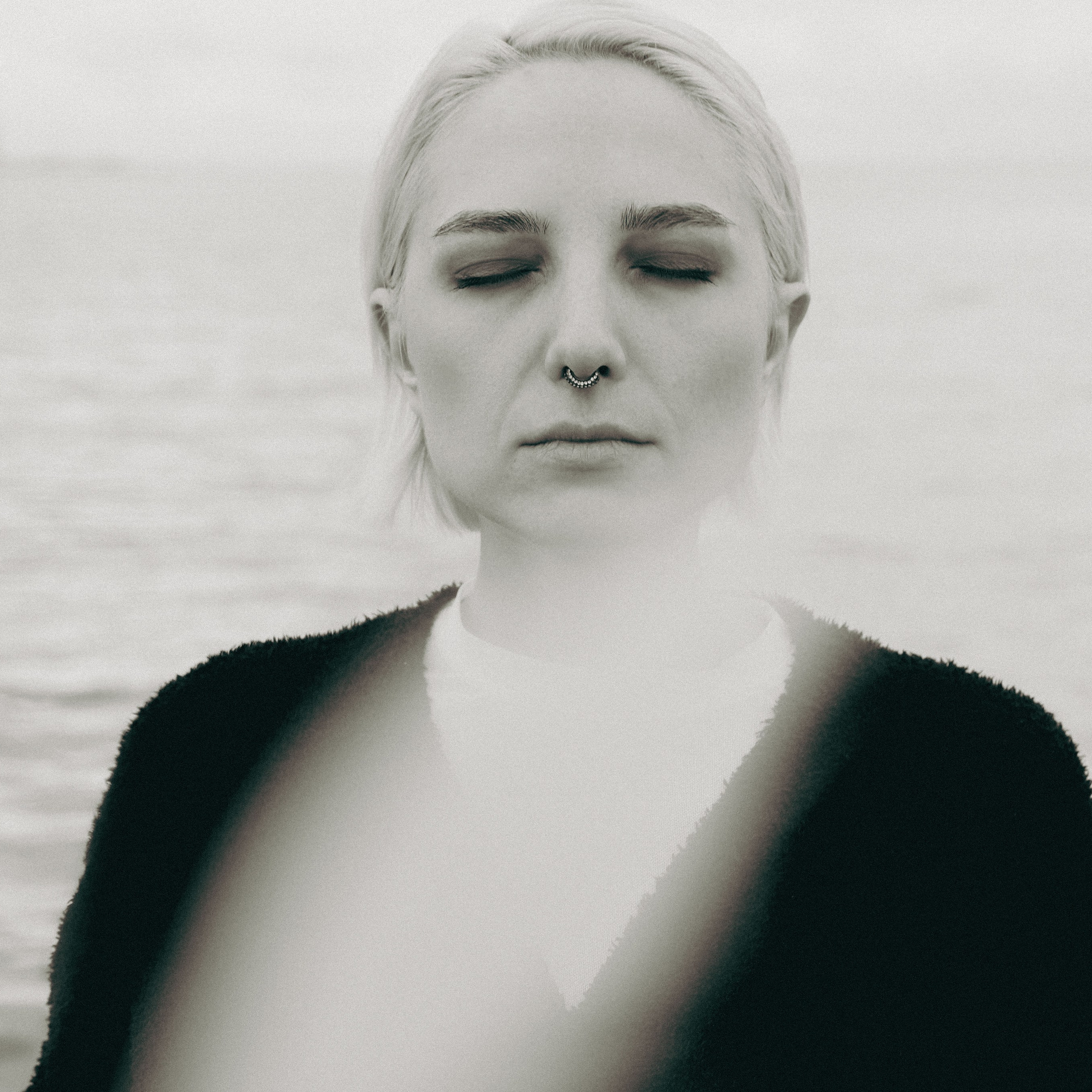 Таня. Фотосессия на пляже осенью. Эротический фотограф Ирина Подборская (18+)