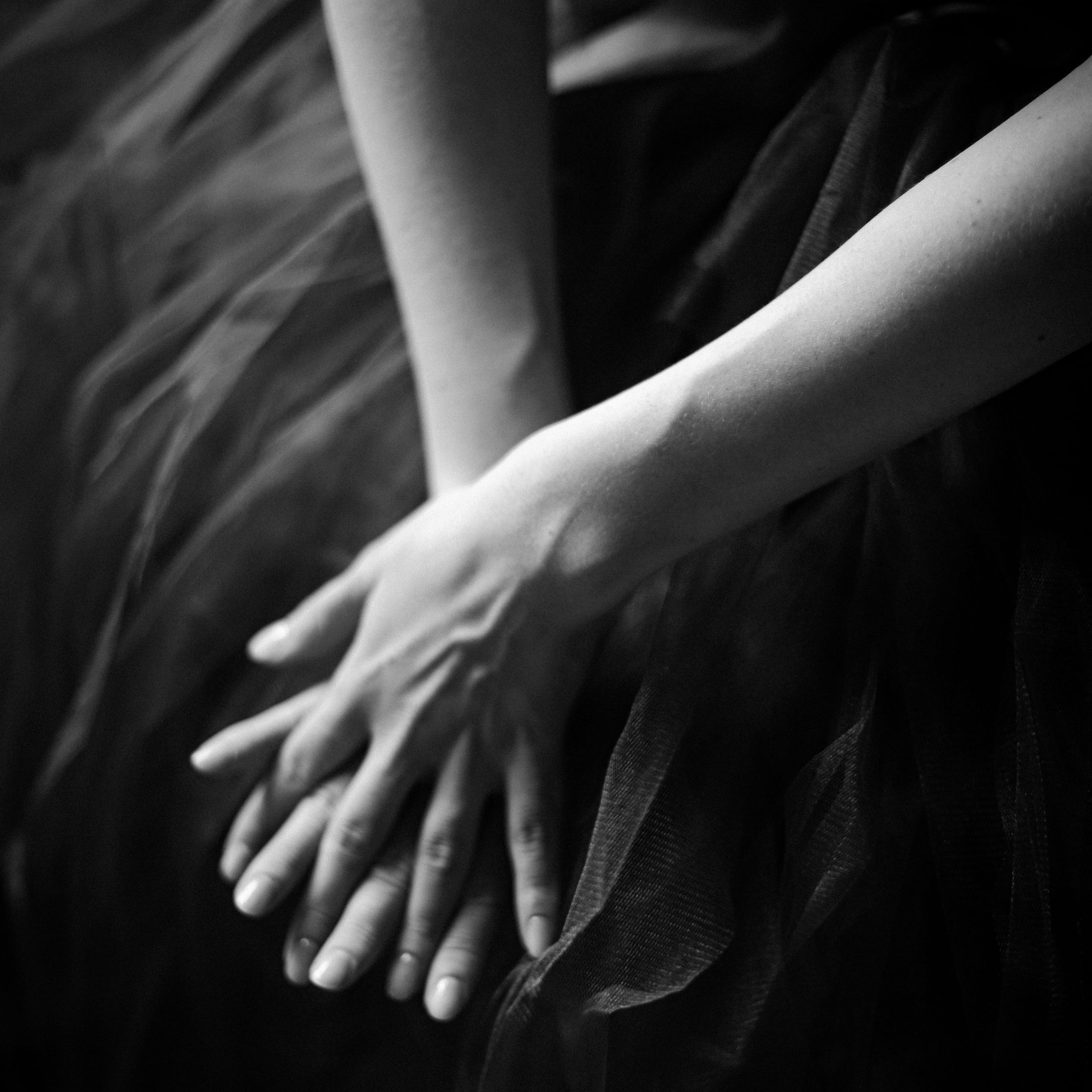 Танец рук Лизы. Эротический фотограф Ирина Подборская (18+)