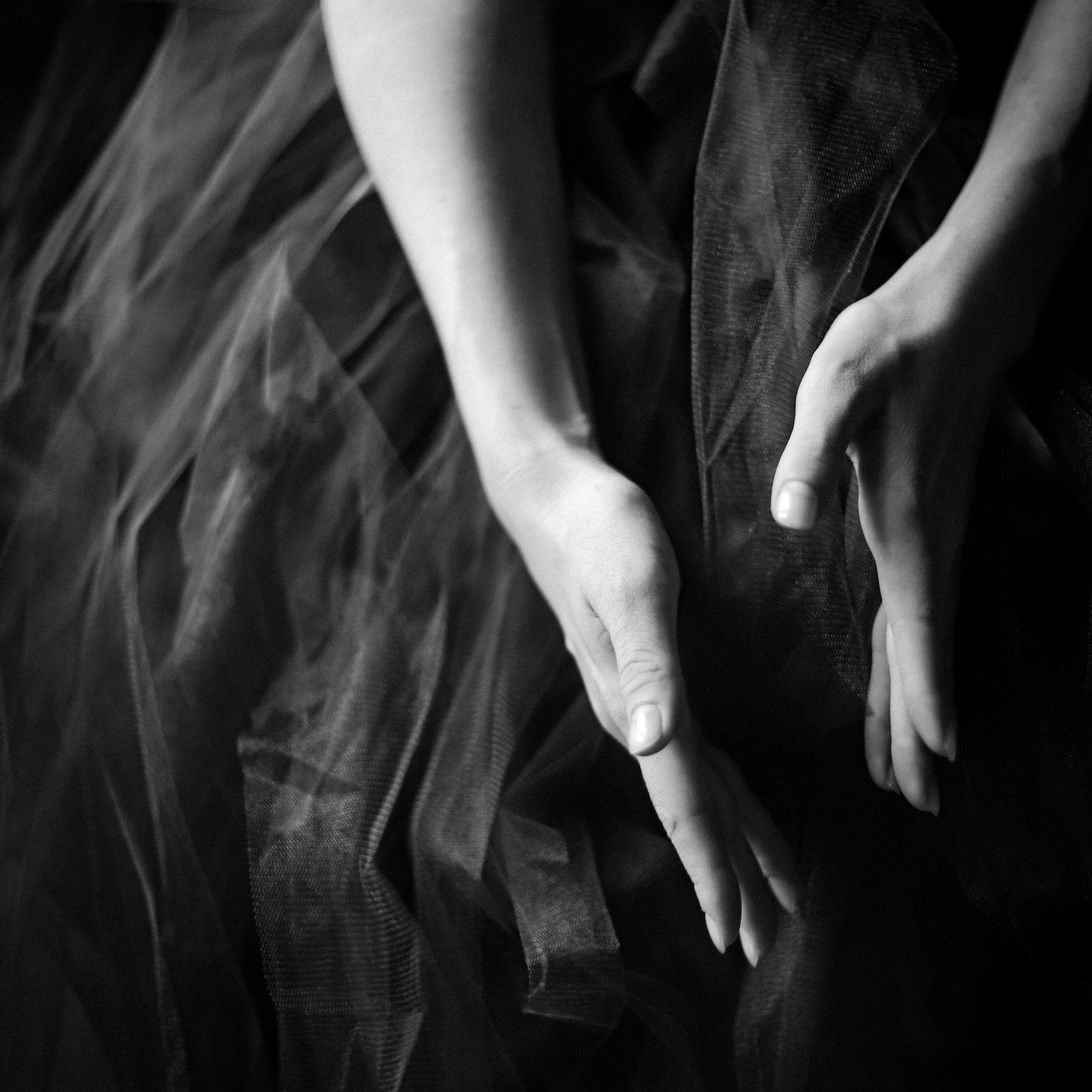 Танец рук Лизы. Эротический фотограф Ирина Подборская (18+)