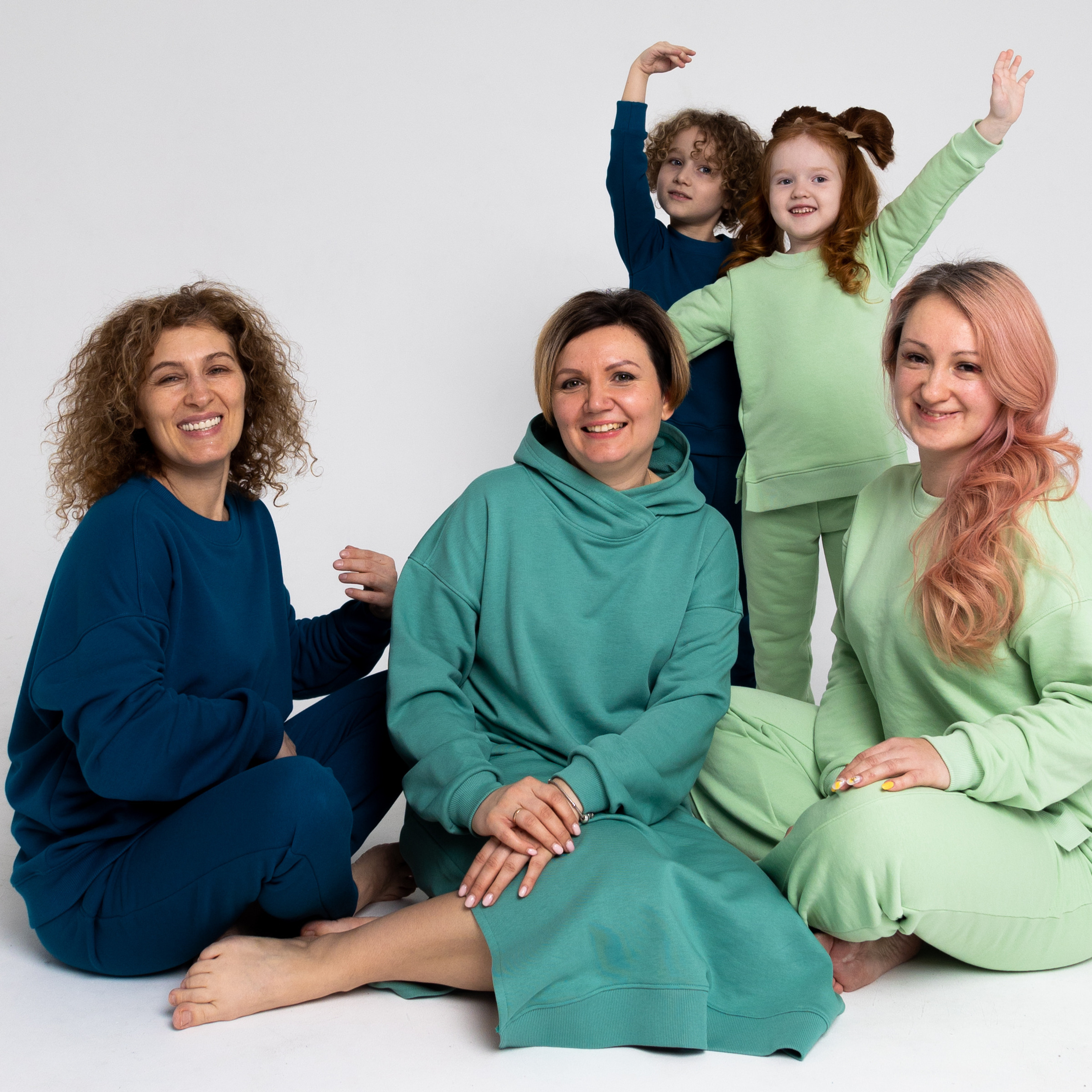 Мамы с детьми для магазина одежды