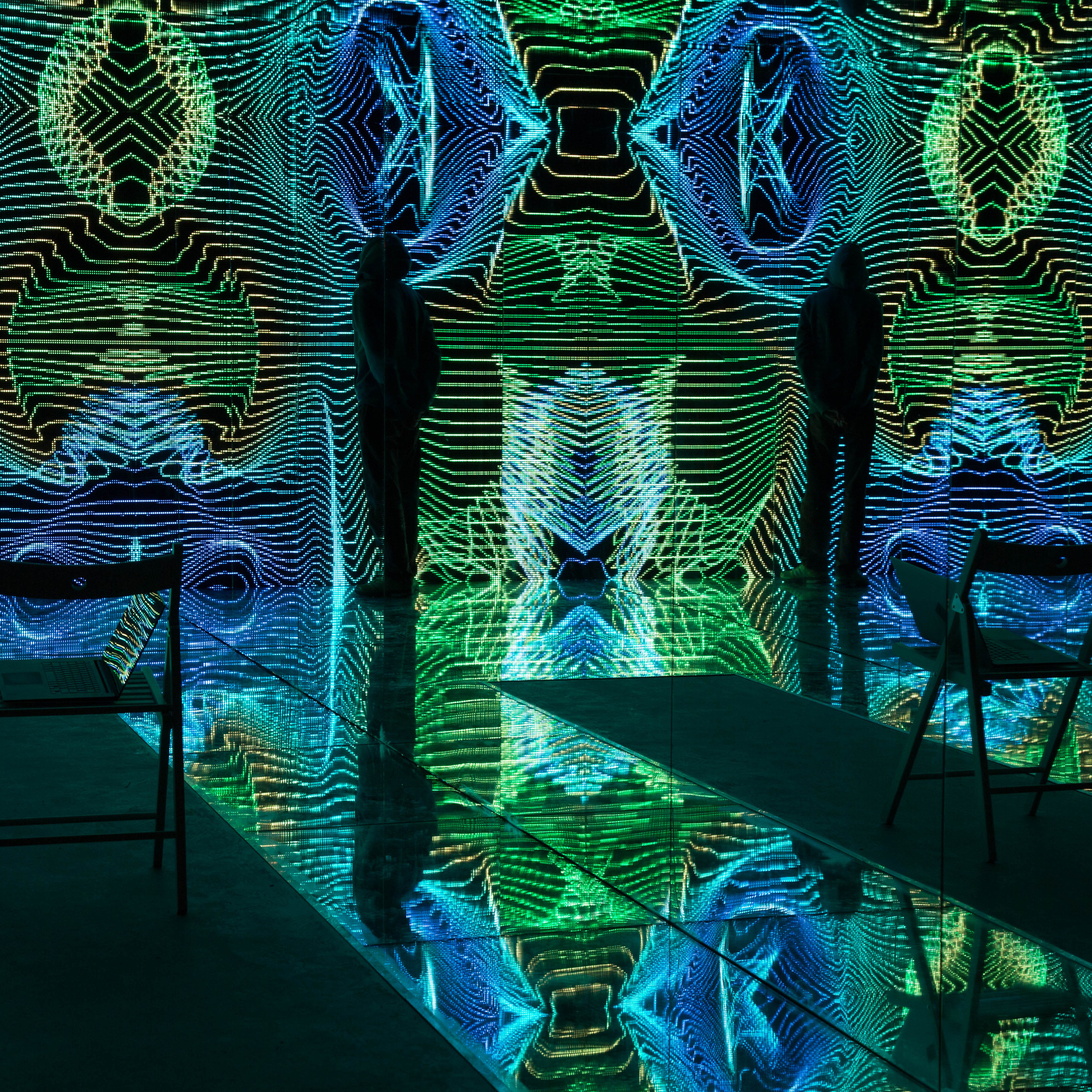 С монтажа выставки