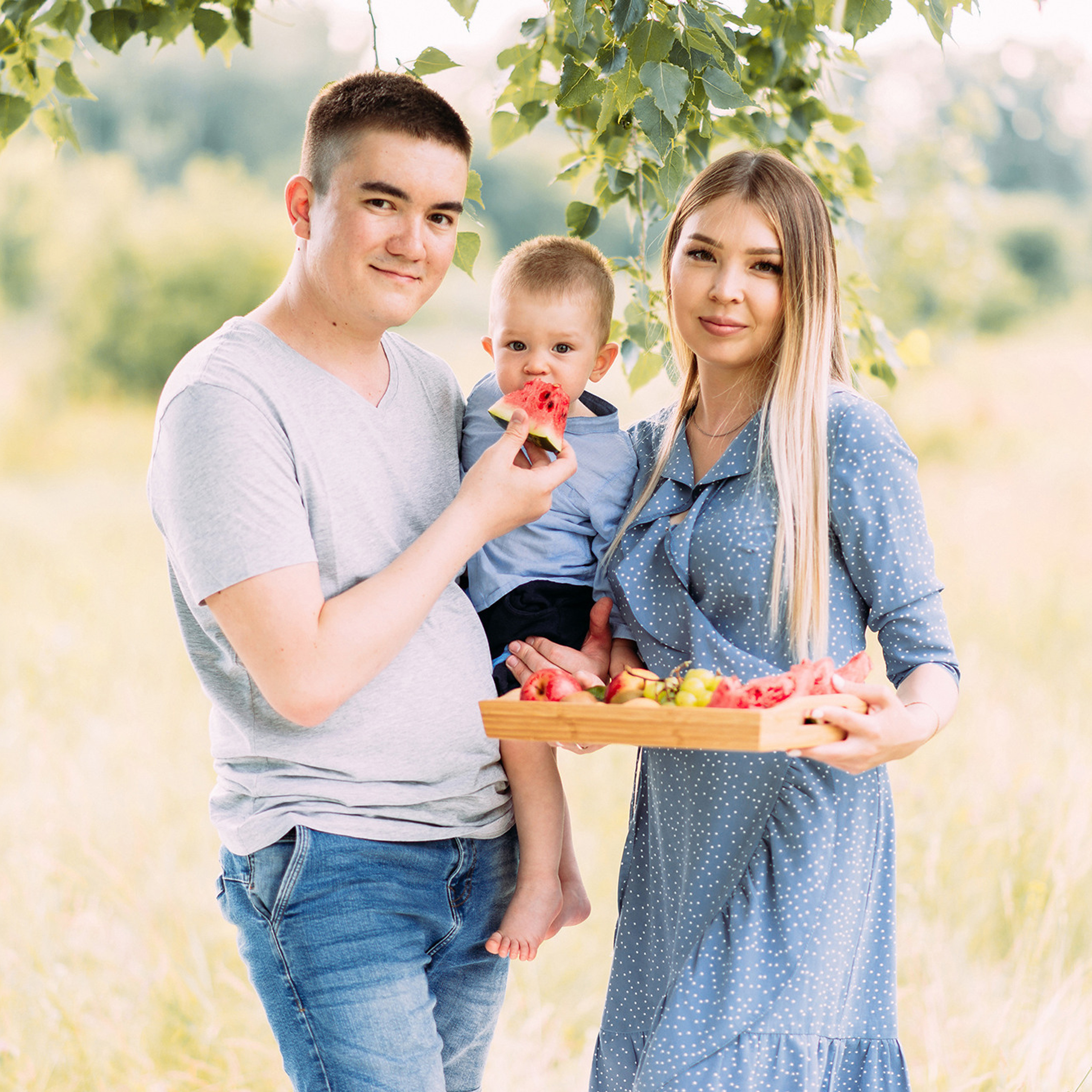 Фруктовый пикник в лесу