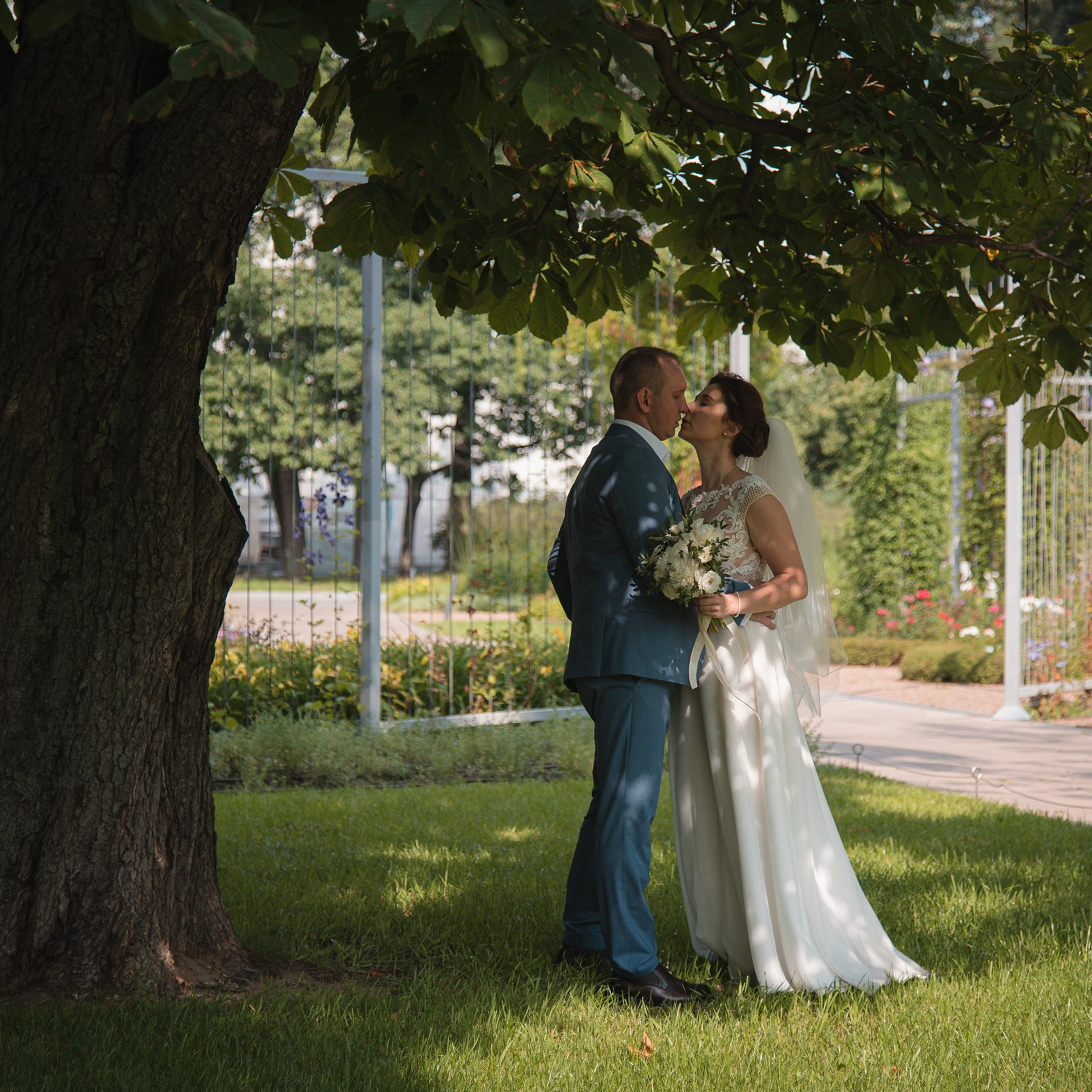 Прогулка молодожёнов Ксении и Александра