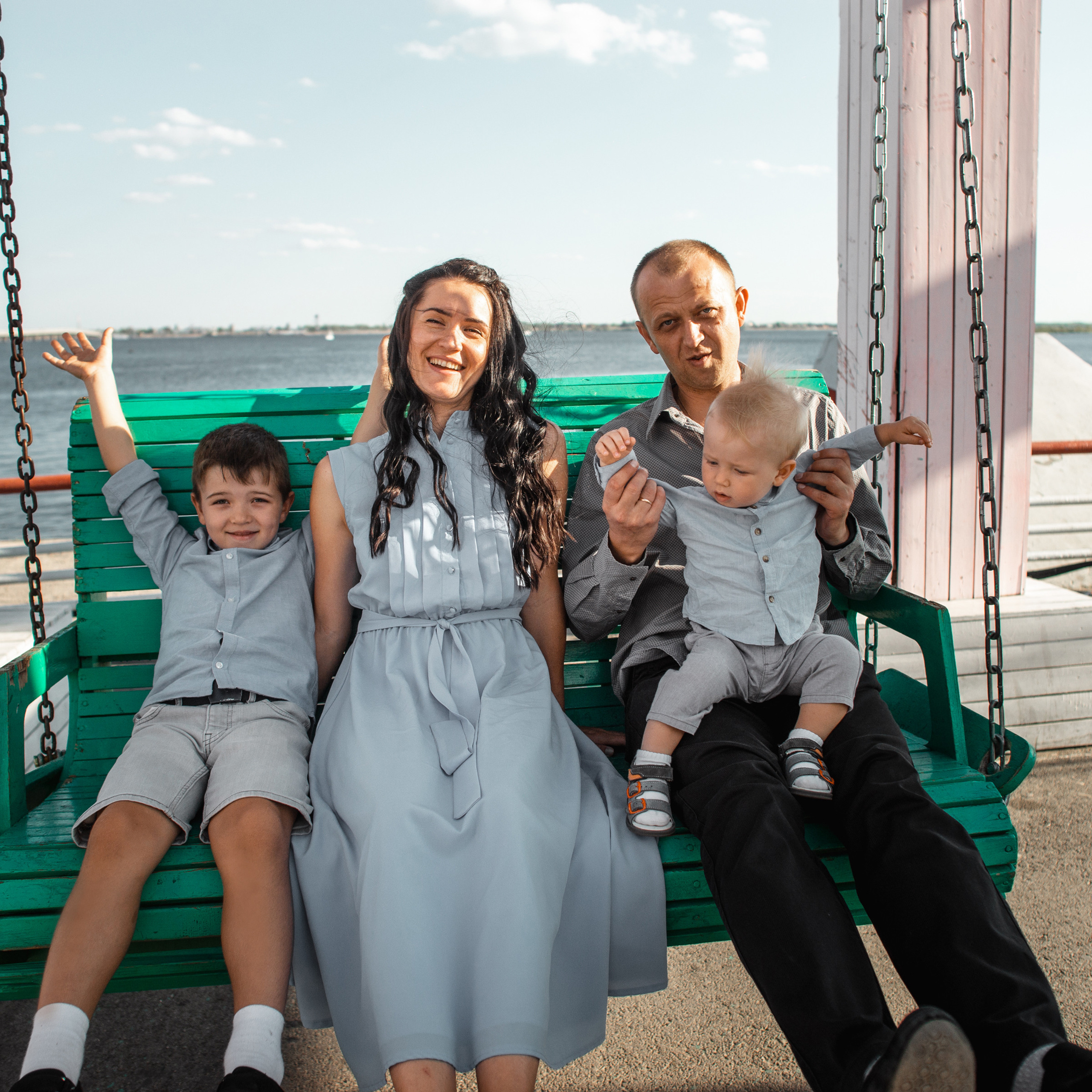 Прогулка по городу семьей