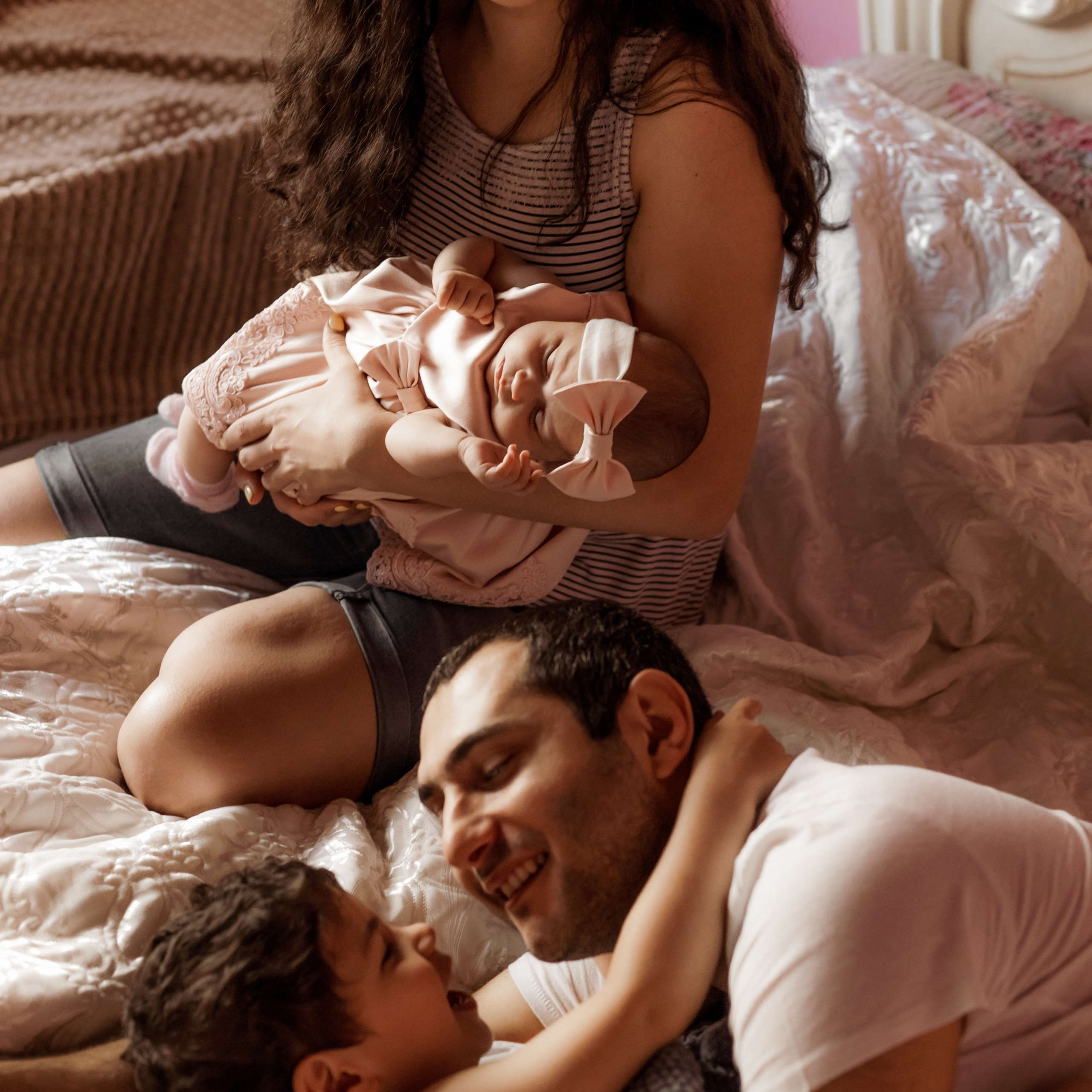 Лилит, Давид, Абрам и 2 месячная Ариана