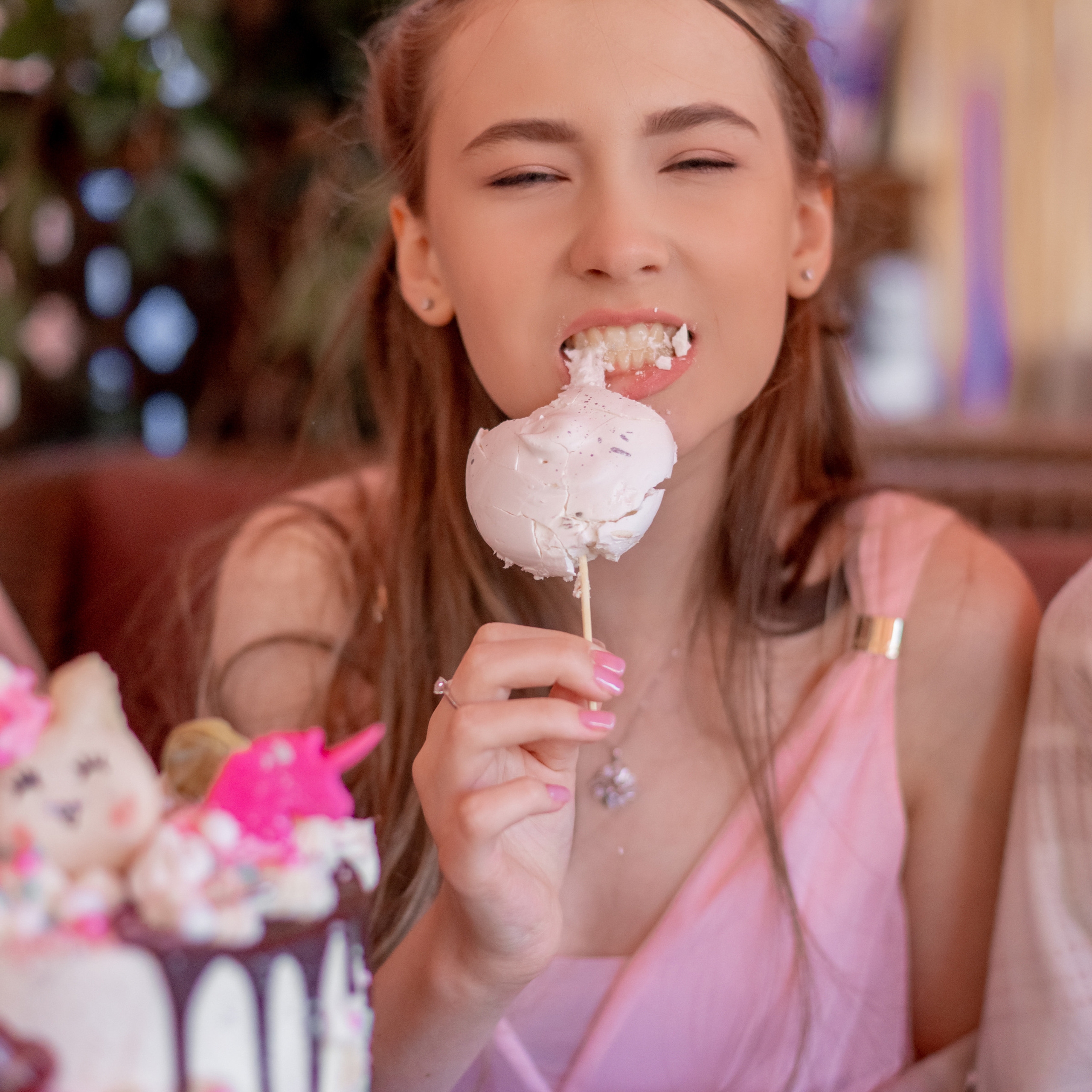 День рождения Евы (в кафе)