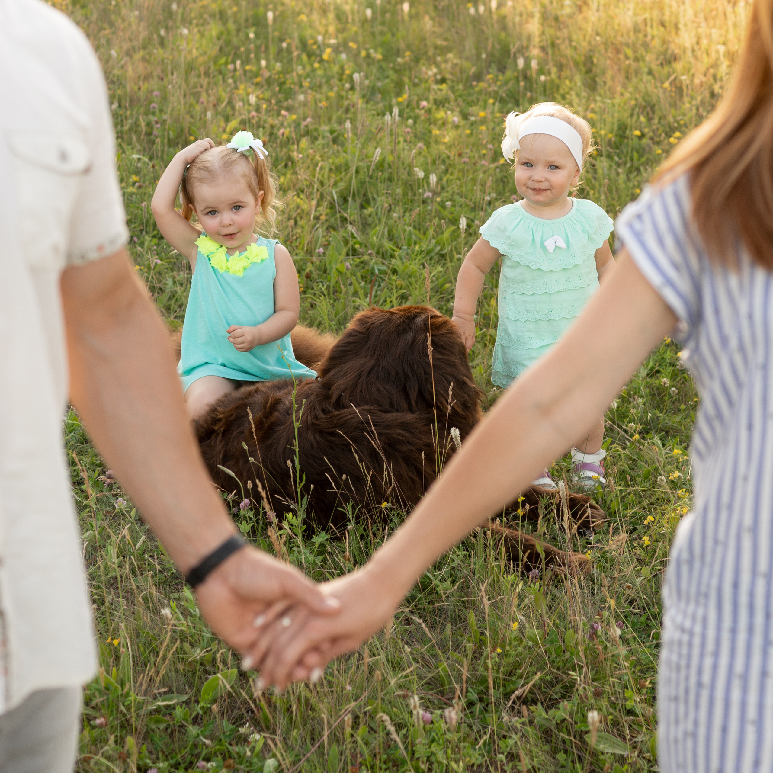 Аня, Вячеслав и дочки Соня и Лера