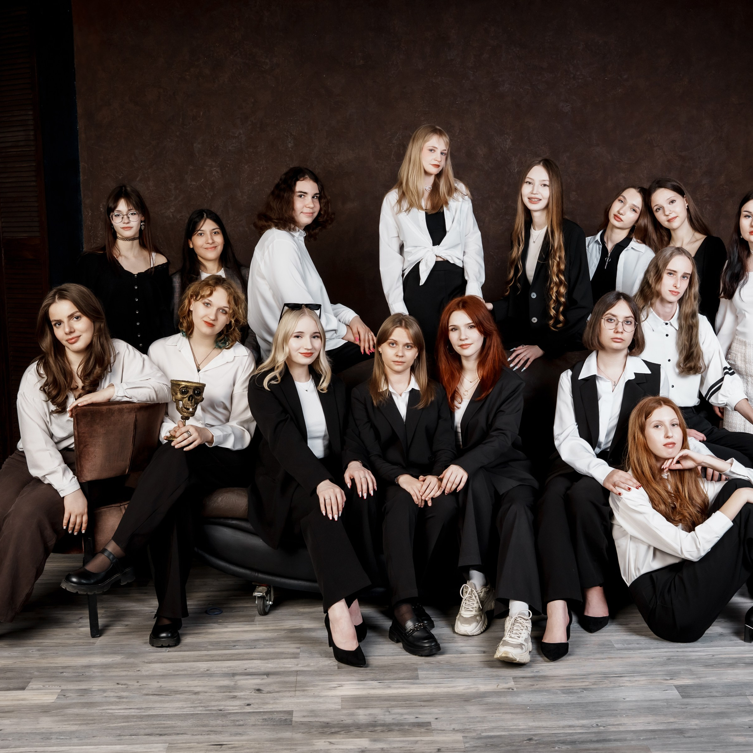 темная локация в студия Фотоотдел