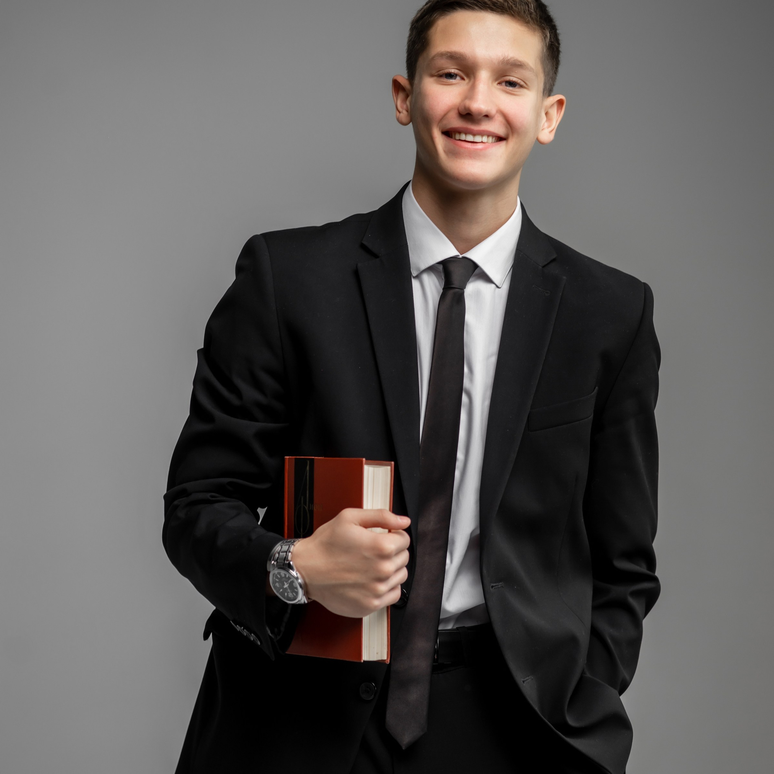 портреты в студии на белом фоне