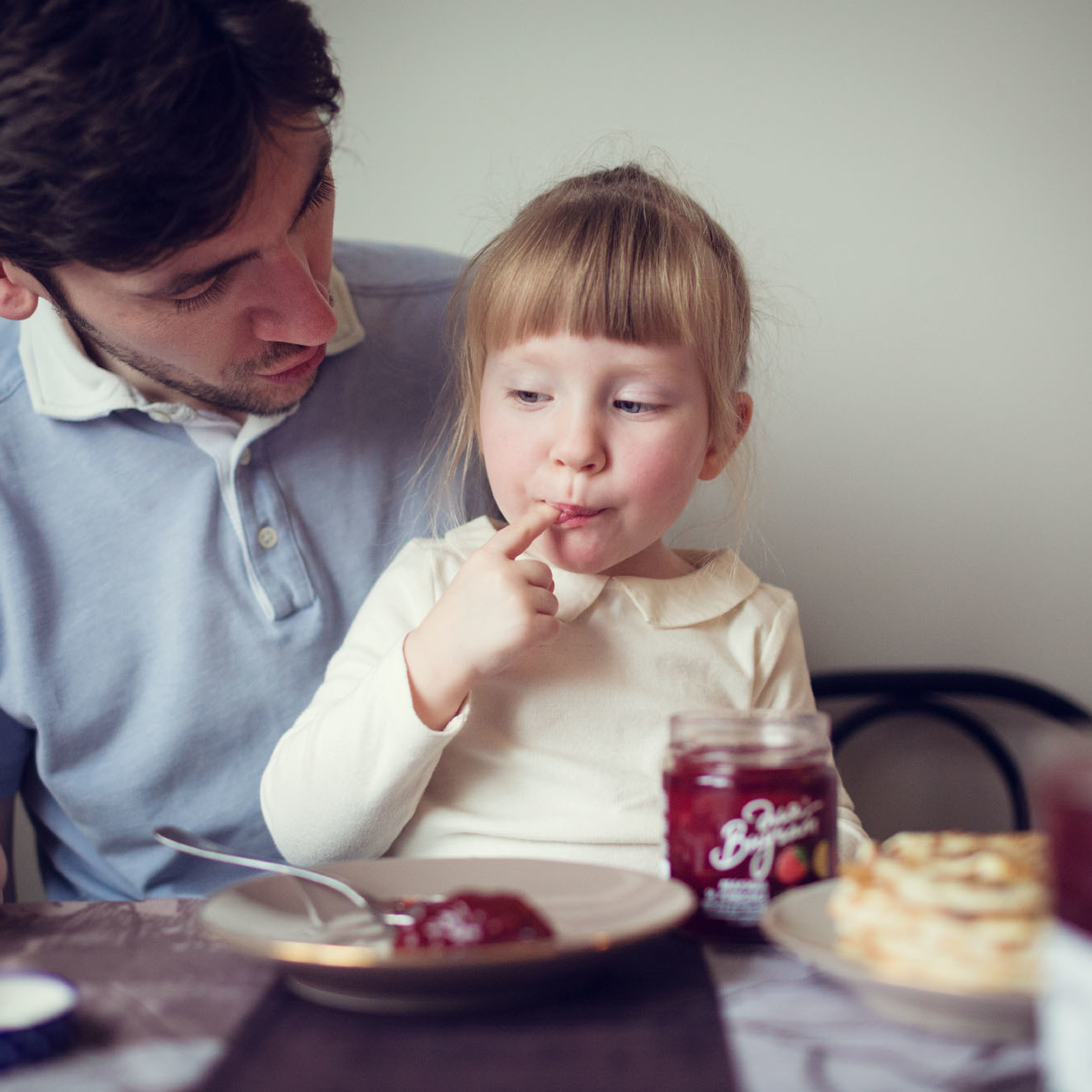 Домашняя семейная фотосессия с блинами. Фотограф в Москве Татьяна Байкова