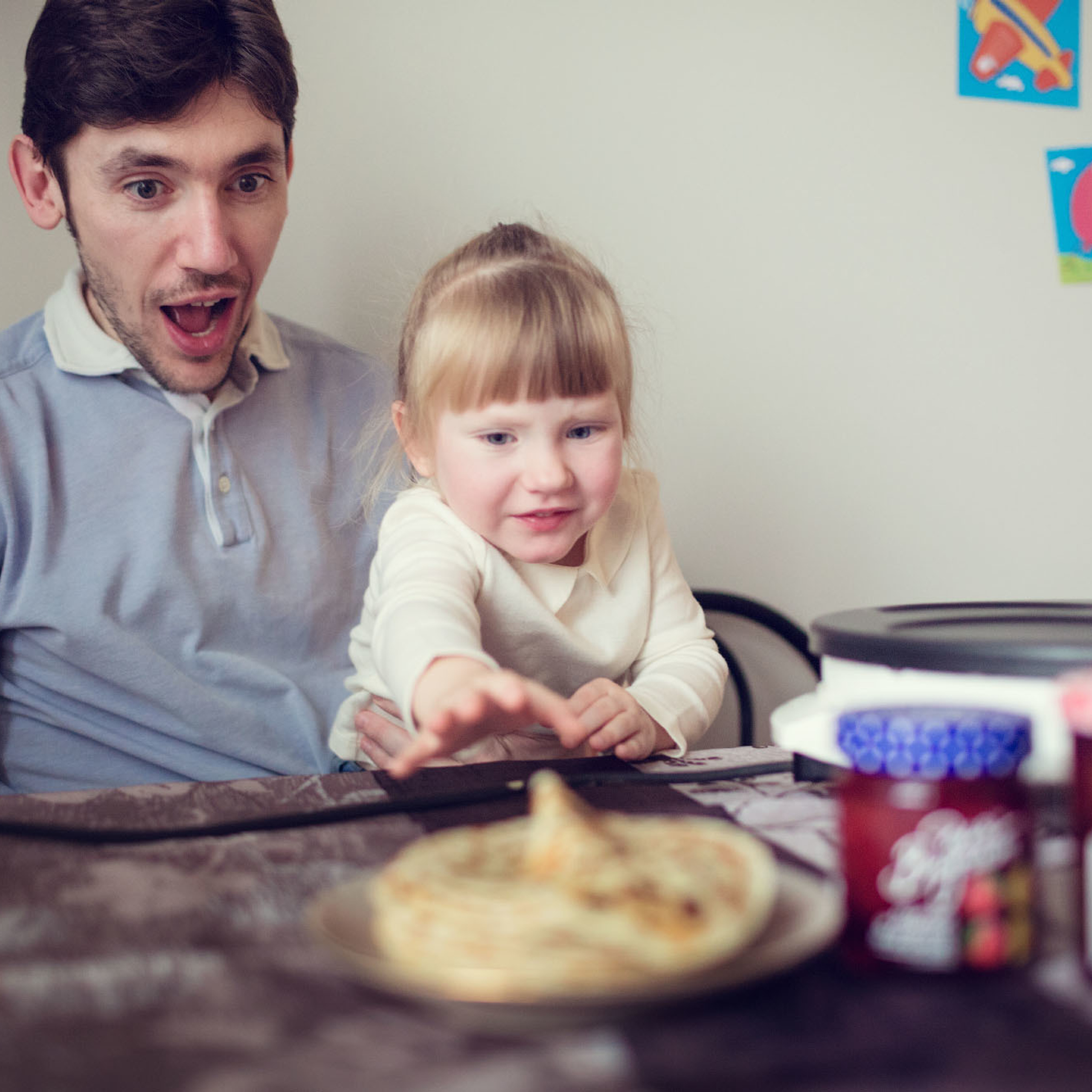 Домашняя семейная фотосессия с блинами. Фотограф в Москве Татьяна Байкова