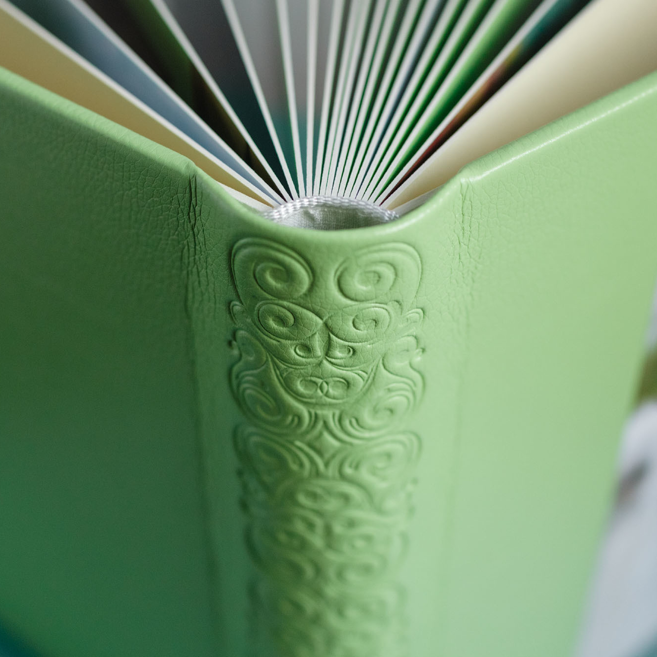 Фотокнига с тиснением на корешке. Фотограф в Москве Татьяна Байкова