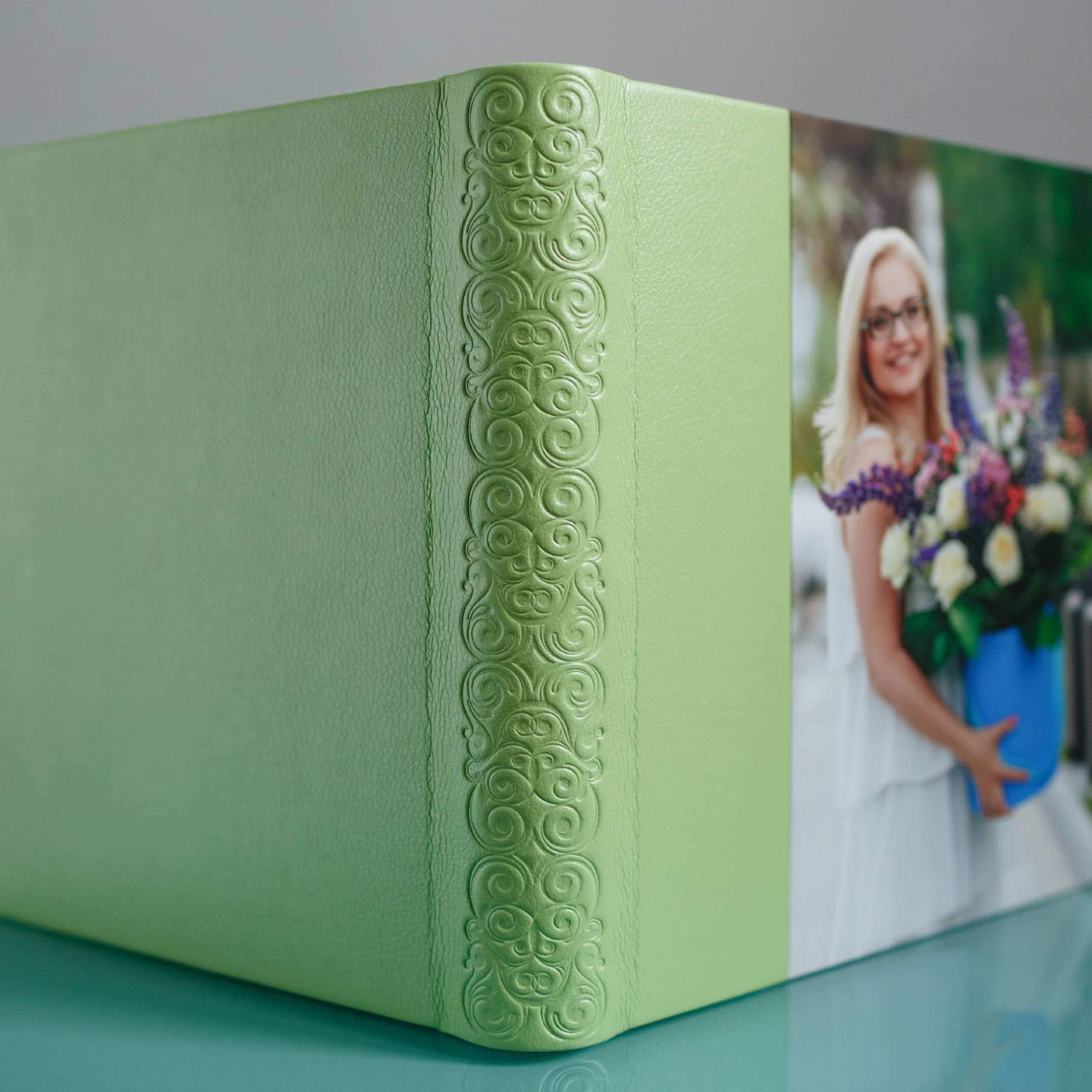 Фотокнига с тиснением на корешке. Фотограф в Москве Татьяна Байкова