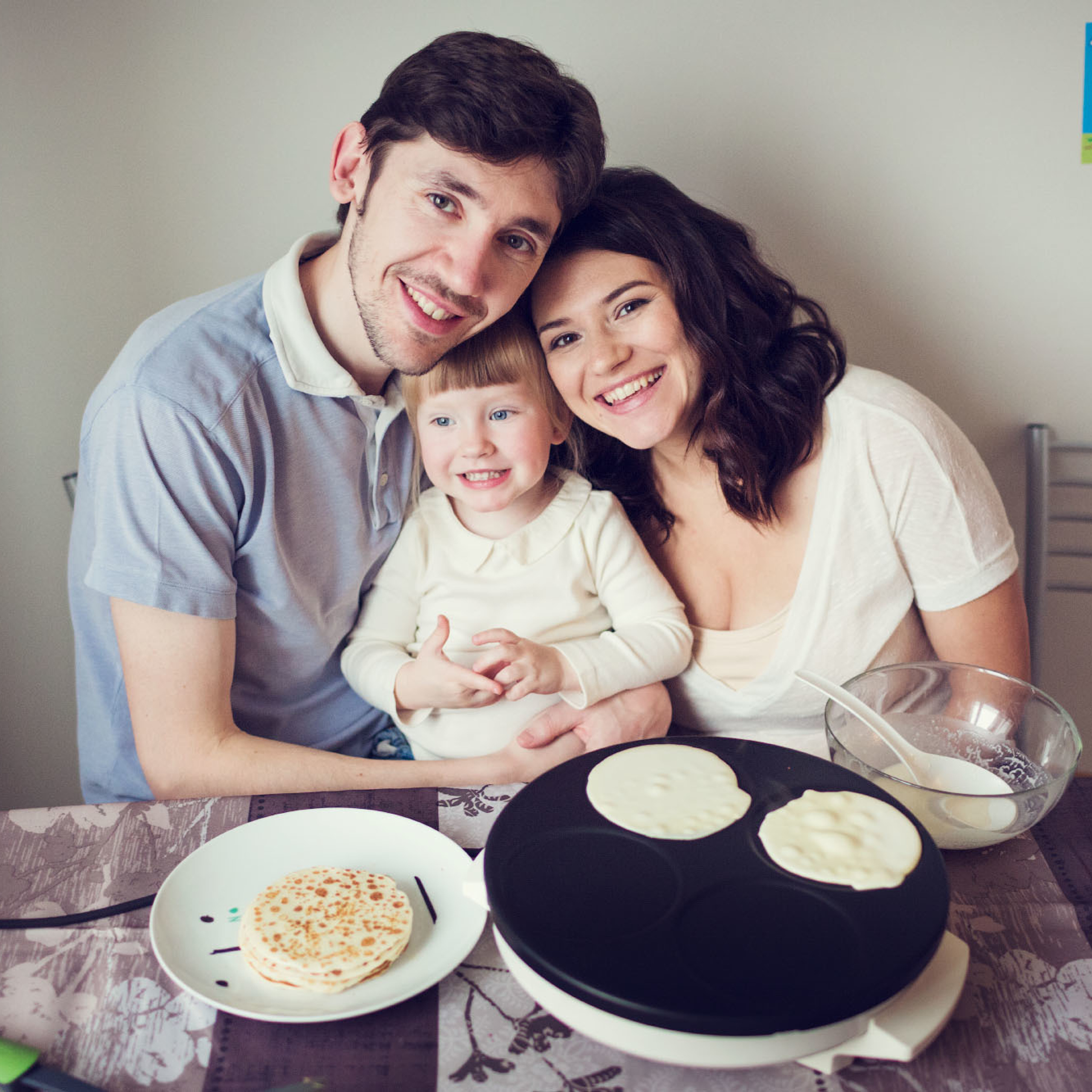 Домашняя семейная фотосессия с блинами. Фотограф в Москве Татьяна Байкова