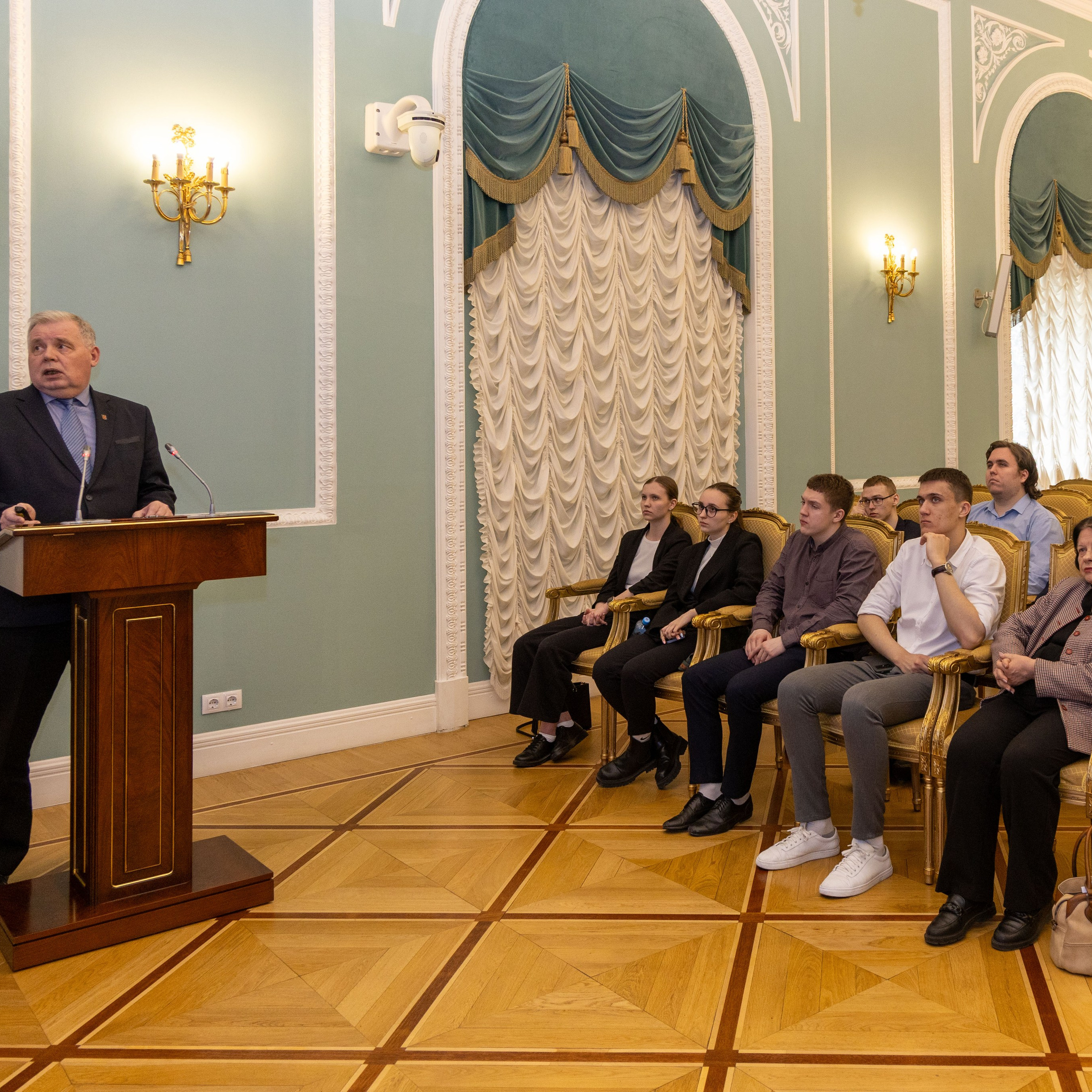 Кружок молодого дипломата. Портретный и семейный фотограф Санкт-Петербург