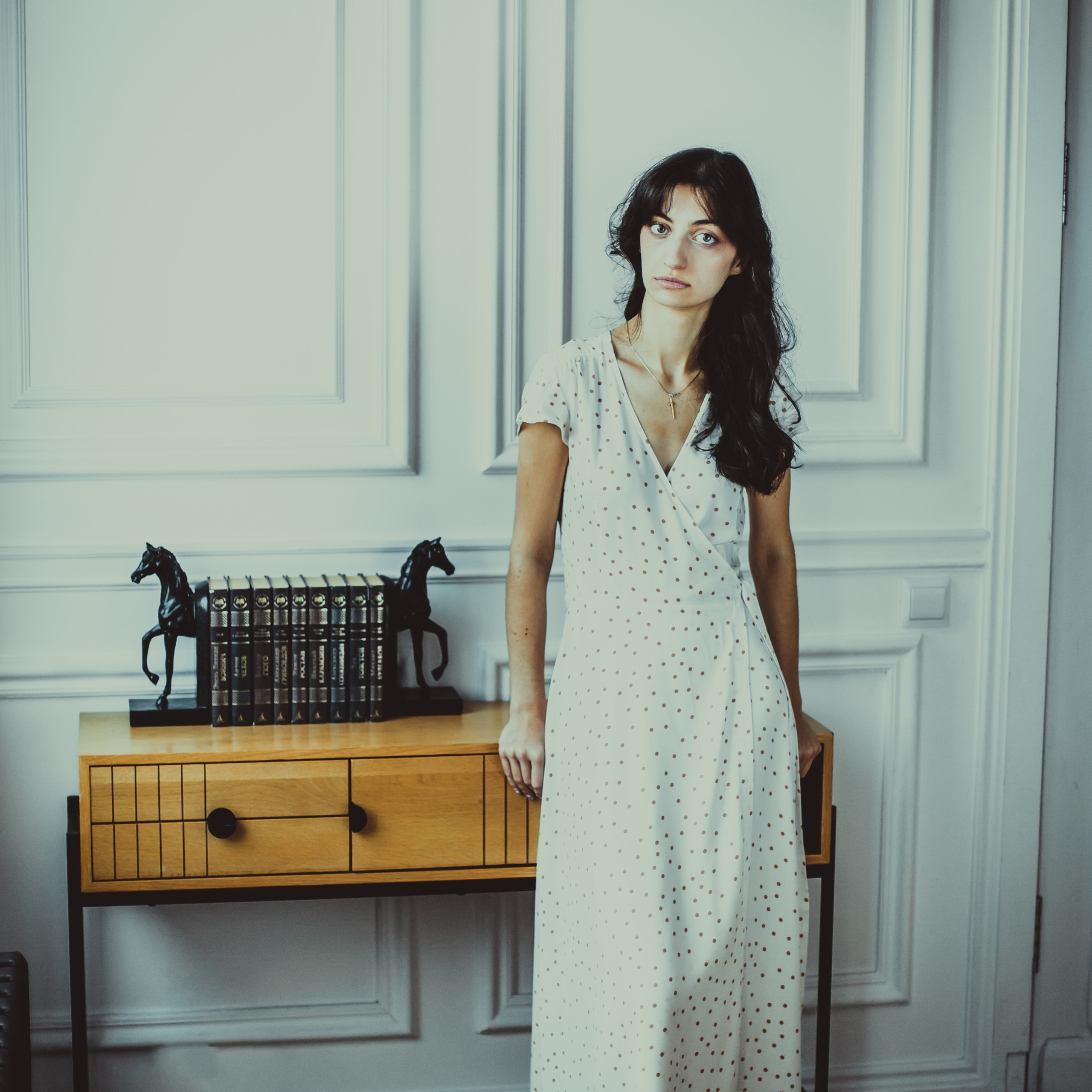 Фотосессия мамы и взрослой дочки в студии Skypoint на Б. Конюшенной 12. Детский, свадебный и семейный фотограф Юлия Курбатова, Санкт-Петербург