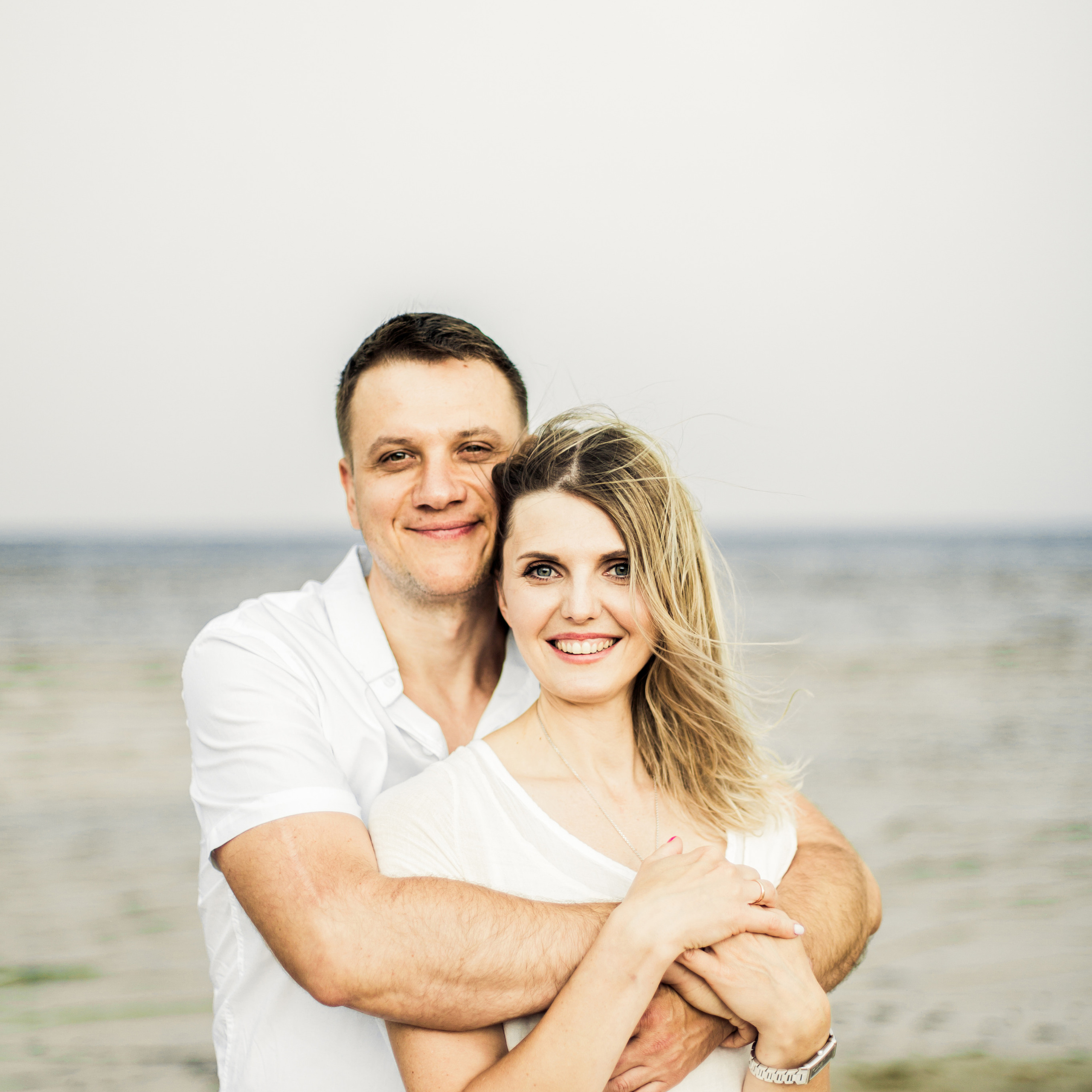 Фотосессия родителей с дедушкой и сыновьями на заливе. Детский, свадебный и семейный фотограф Юлия Курбатова, Санкт-Петербург