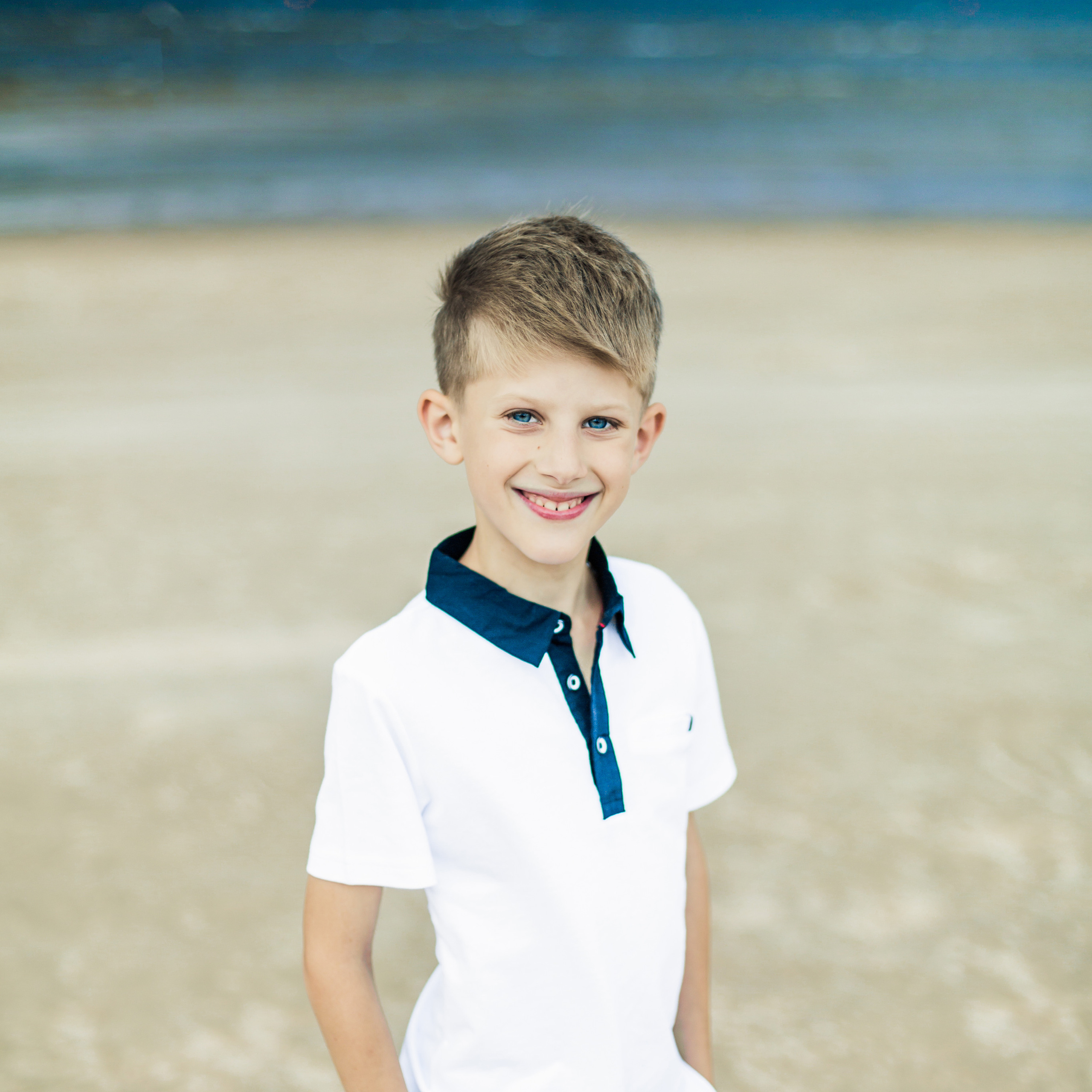 Фотосессия родителей с дедушкой и сыновьями на заливе. Детский, свадебный и семейный фотограф Юлия Курбатова, Санкт-Петербург