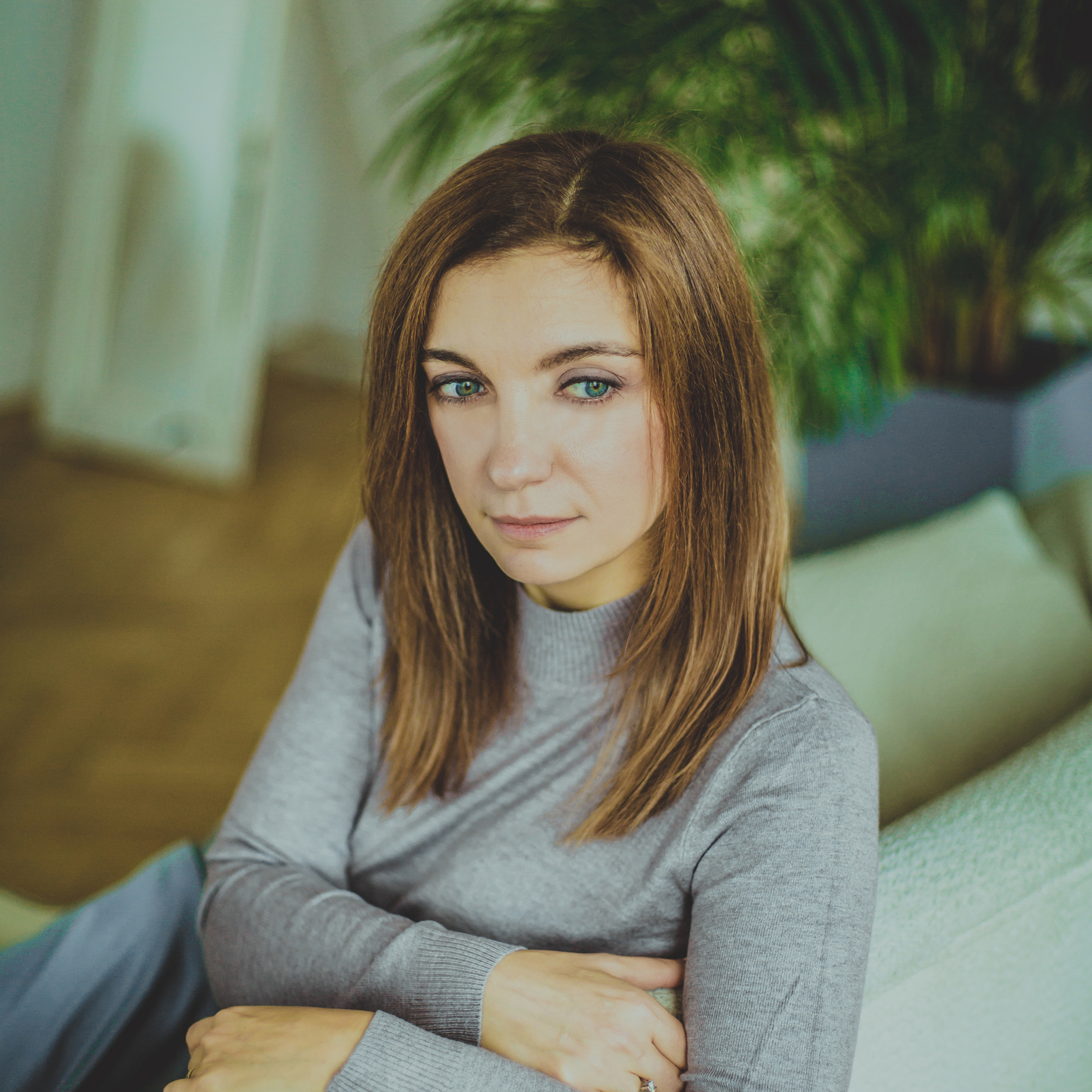 Фотосессия мамы и взрослой дочки в студии Skypoint на Б. Конюшенной 12. Детский, свадебный и семейный фотограф Юлия Курбатова, Санкт-Петербург