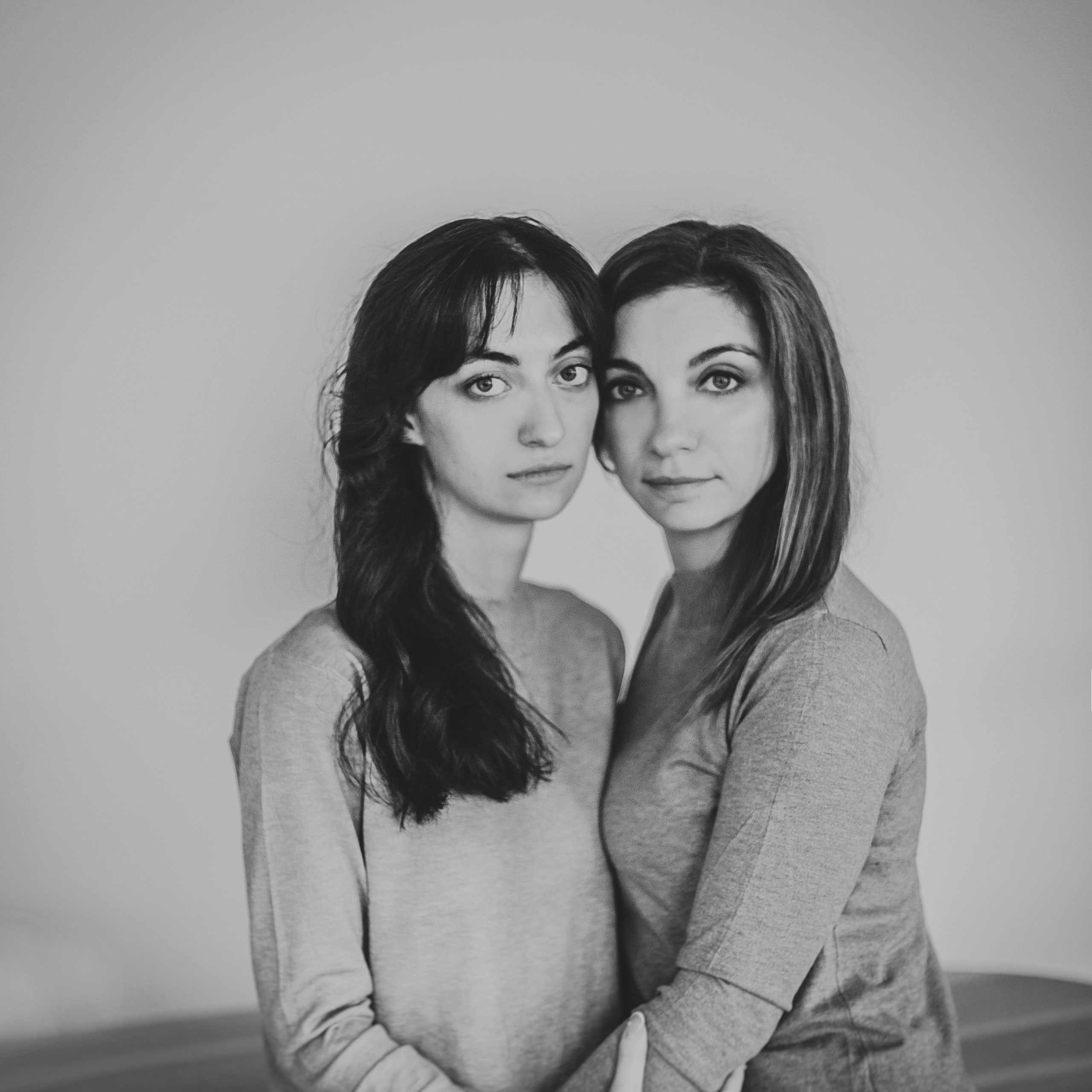 Фотосессия мамы и взрослой дочки в студии Skypoint на Б. Конюшенной 12. Детский, свадебный и семейный фотограф Юлия Курбатова, Санкт-Петербург