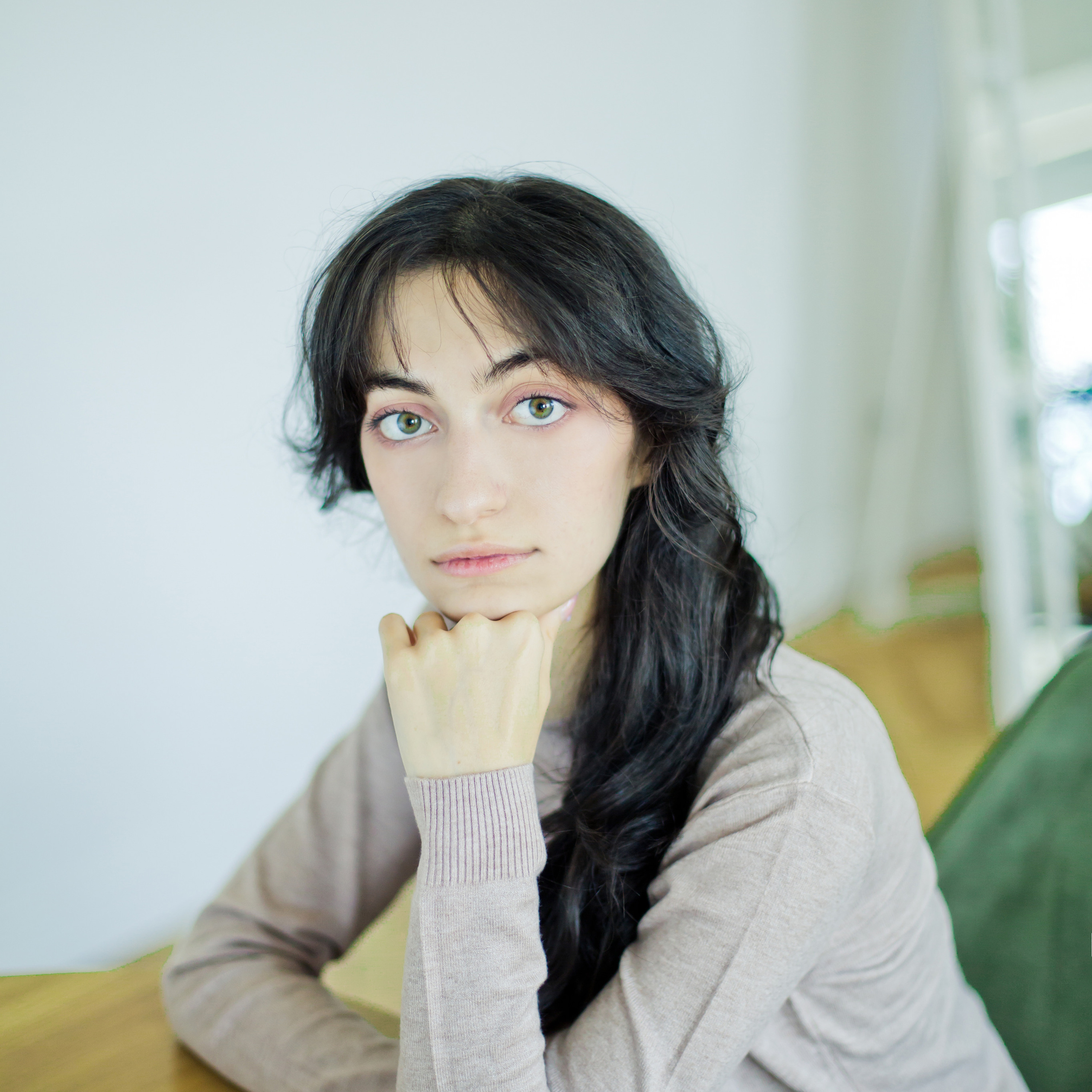 Фотосессия мамы и взрослой дочки в студии Skypoint на Б. Конюшенной 12. Детский, свадебный и семейный фотограф Юлия Курбатова, Санкт-Петербург