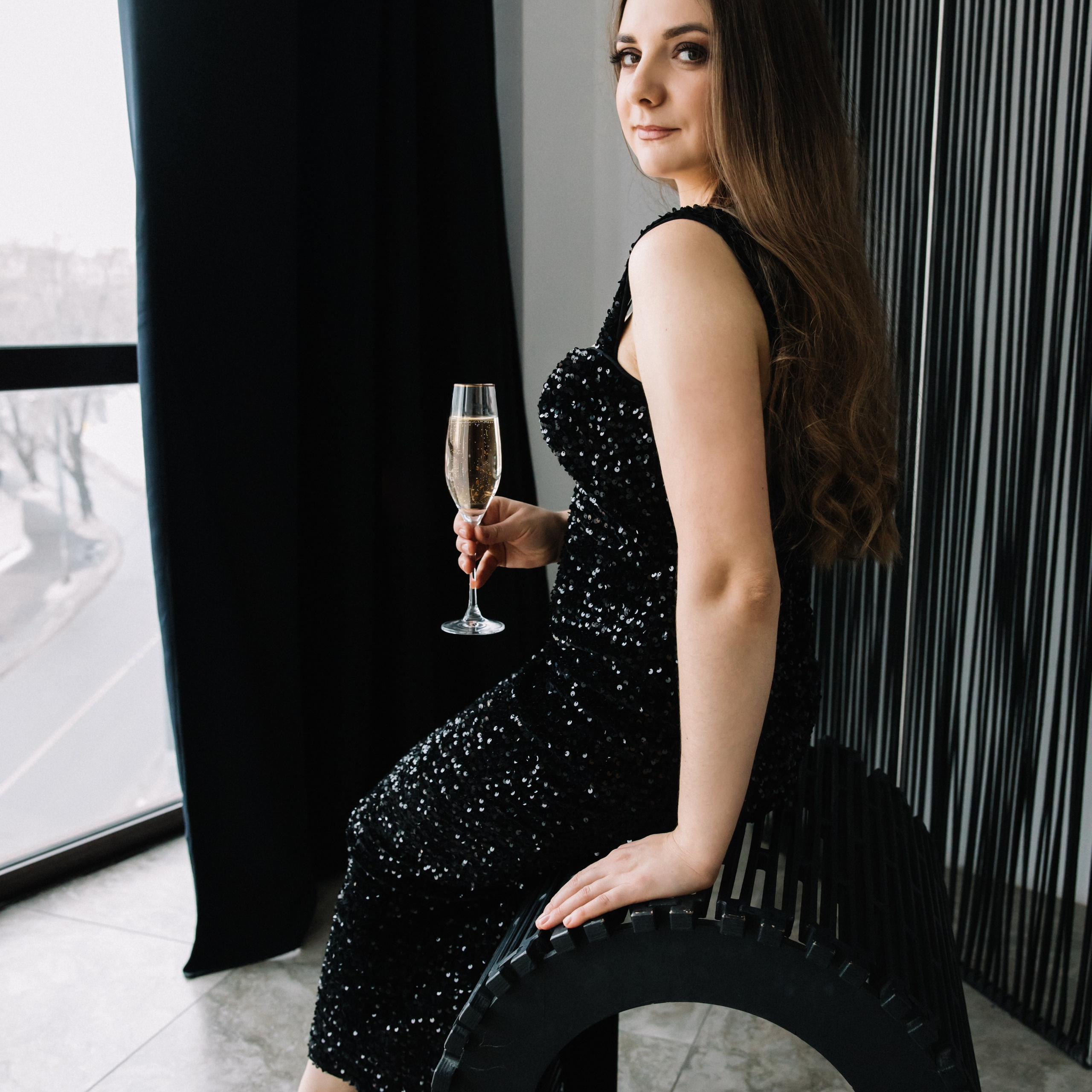 Девушка в черном