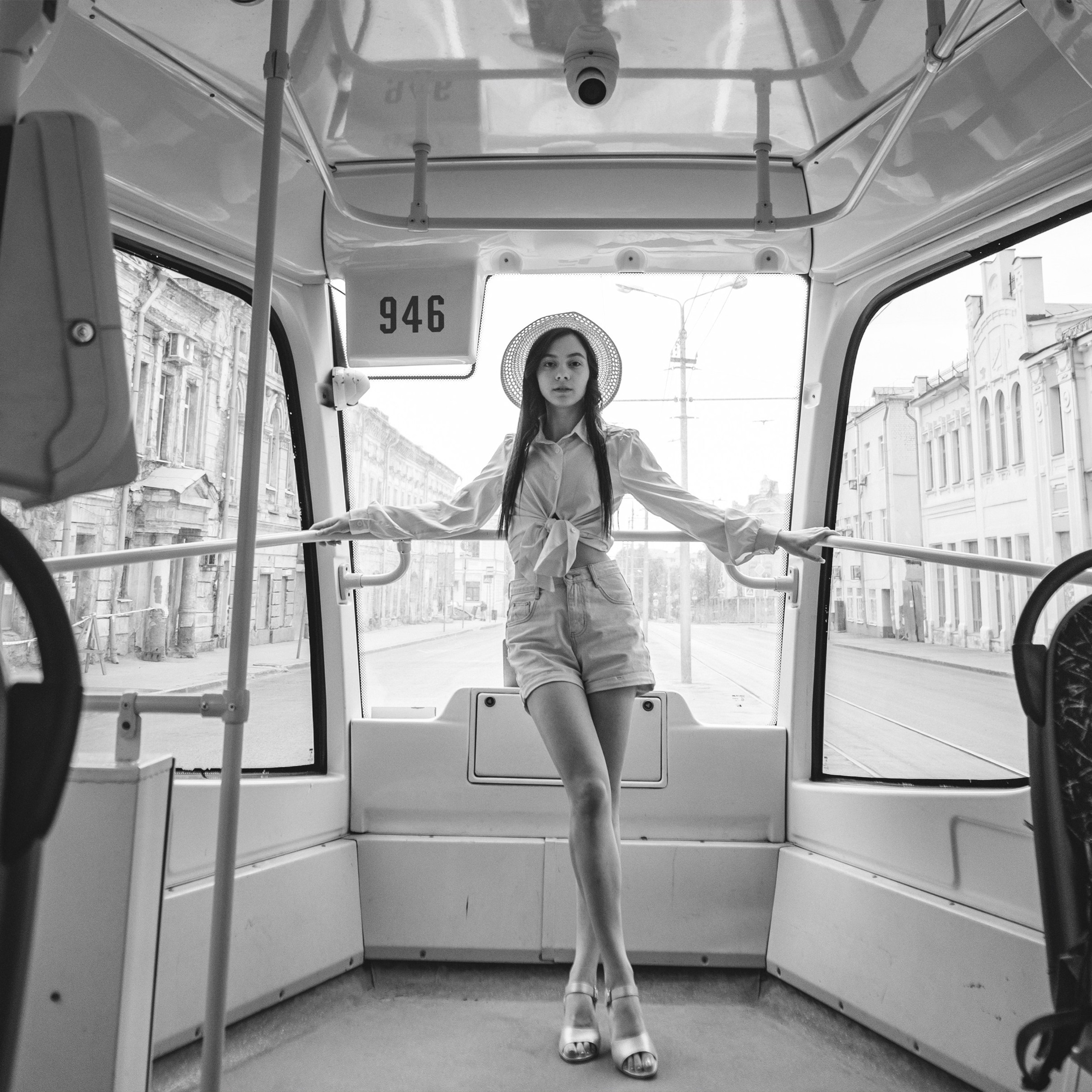 Карина. На трамвае по городу