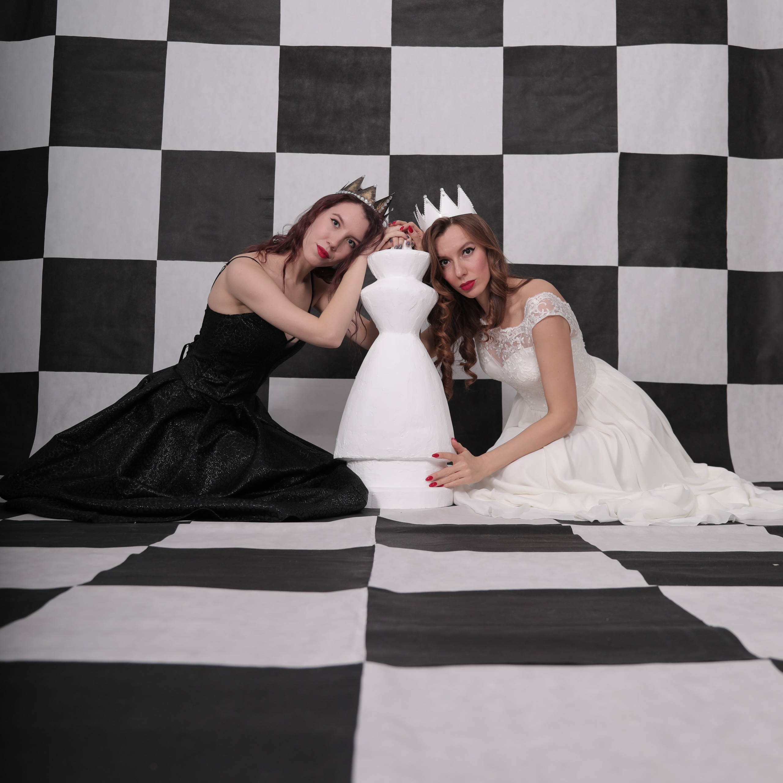 Игра в шахматы на большом поле.