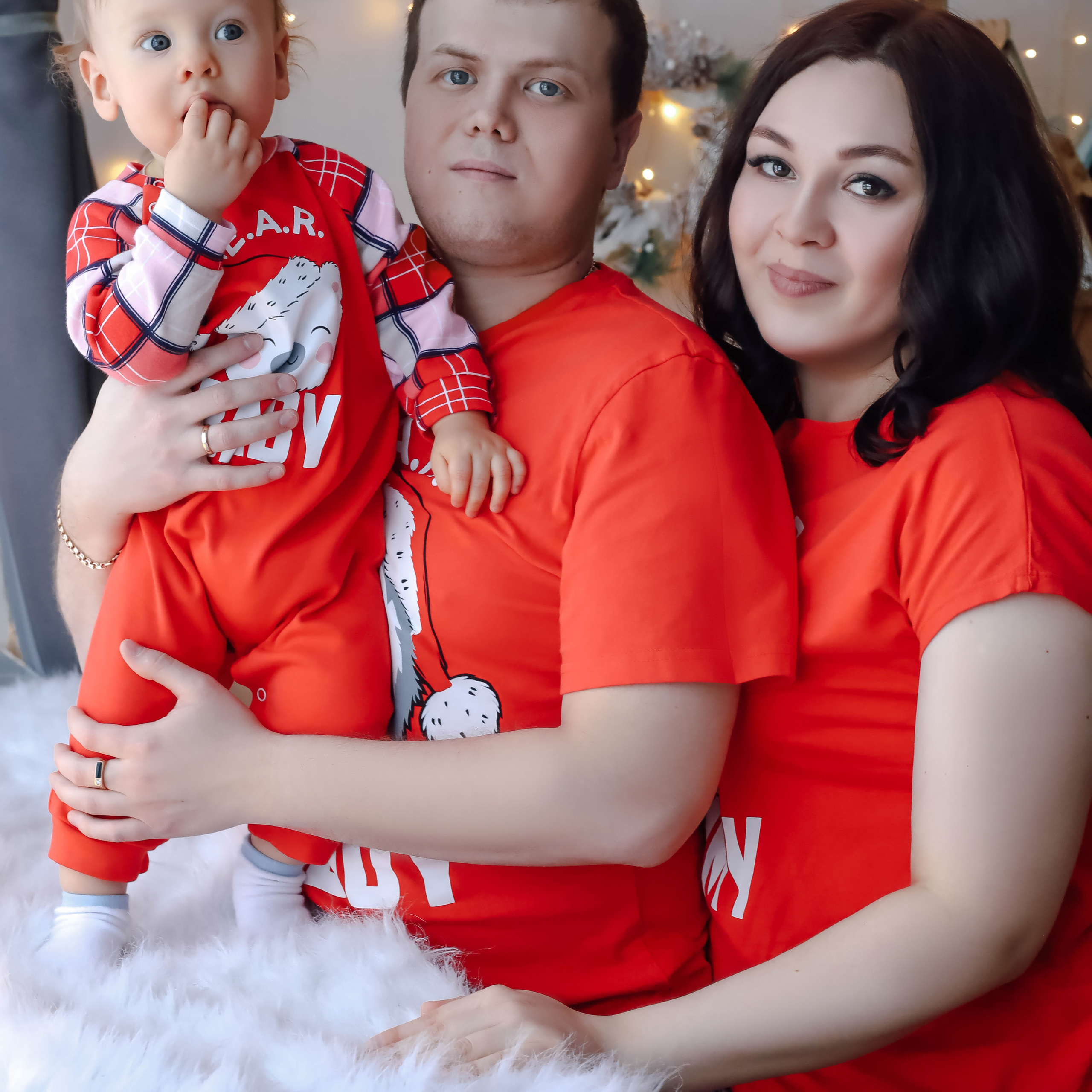 Анна с семьей.Новогодняя 2022