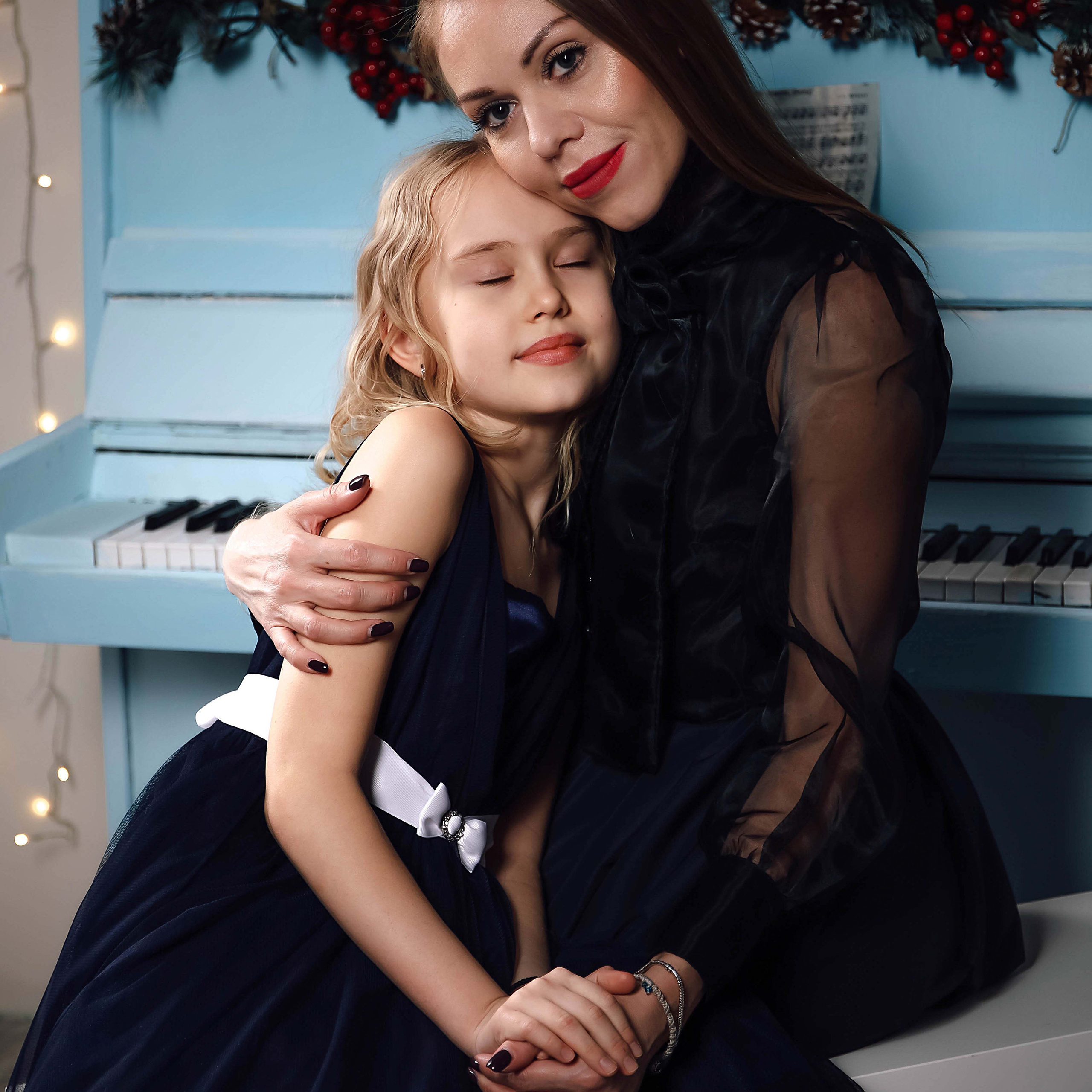 Мария с дочкой