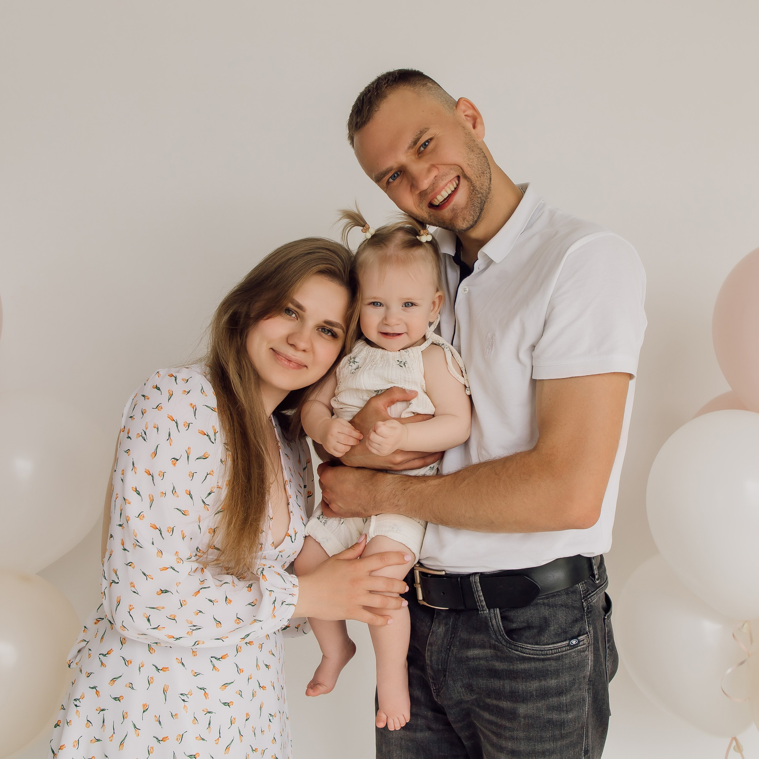 МАлышка Анечка с мамой и папой